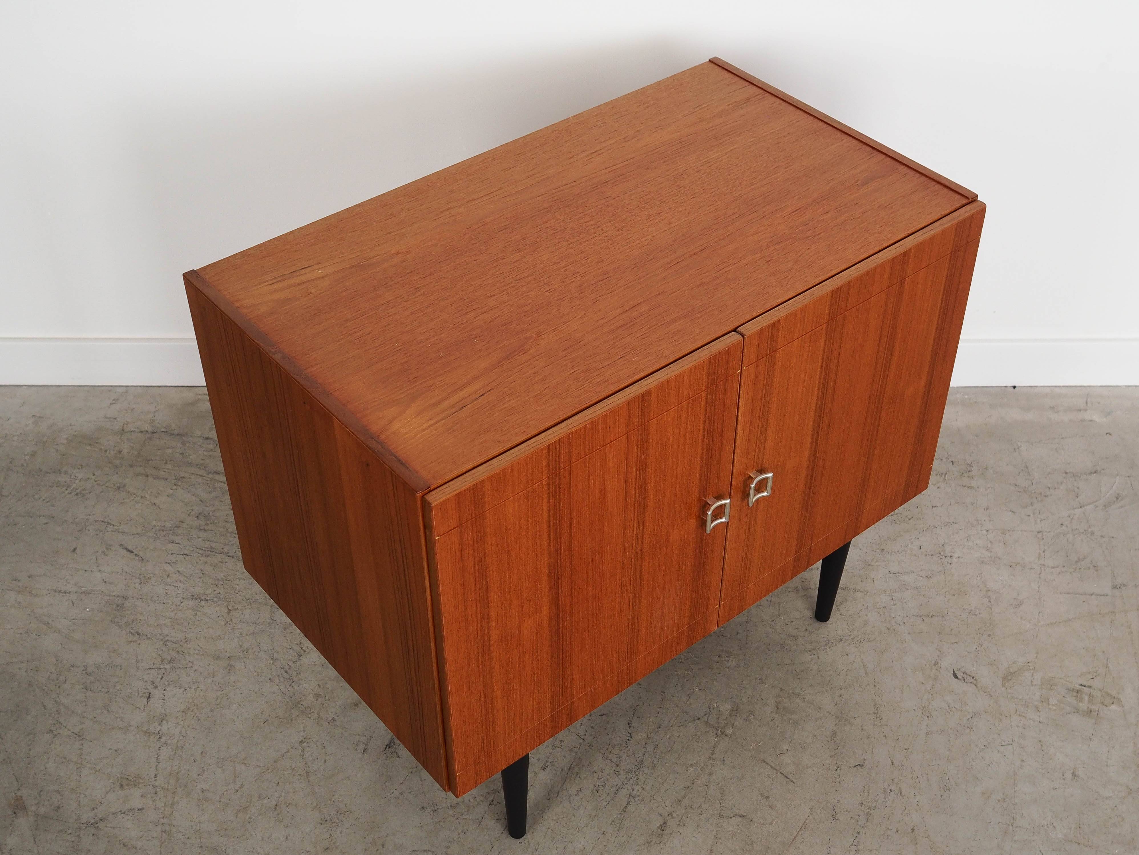 Cabinet en teck, design danois, années 1970, production : Danemark