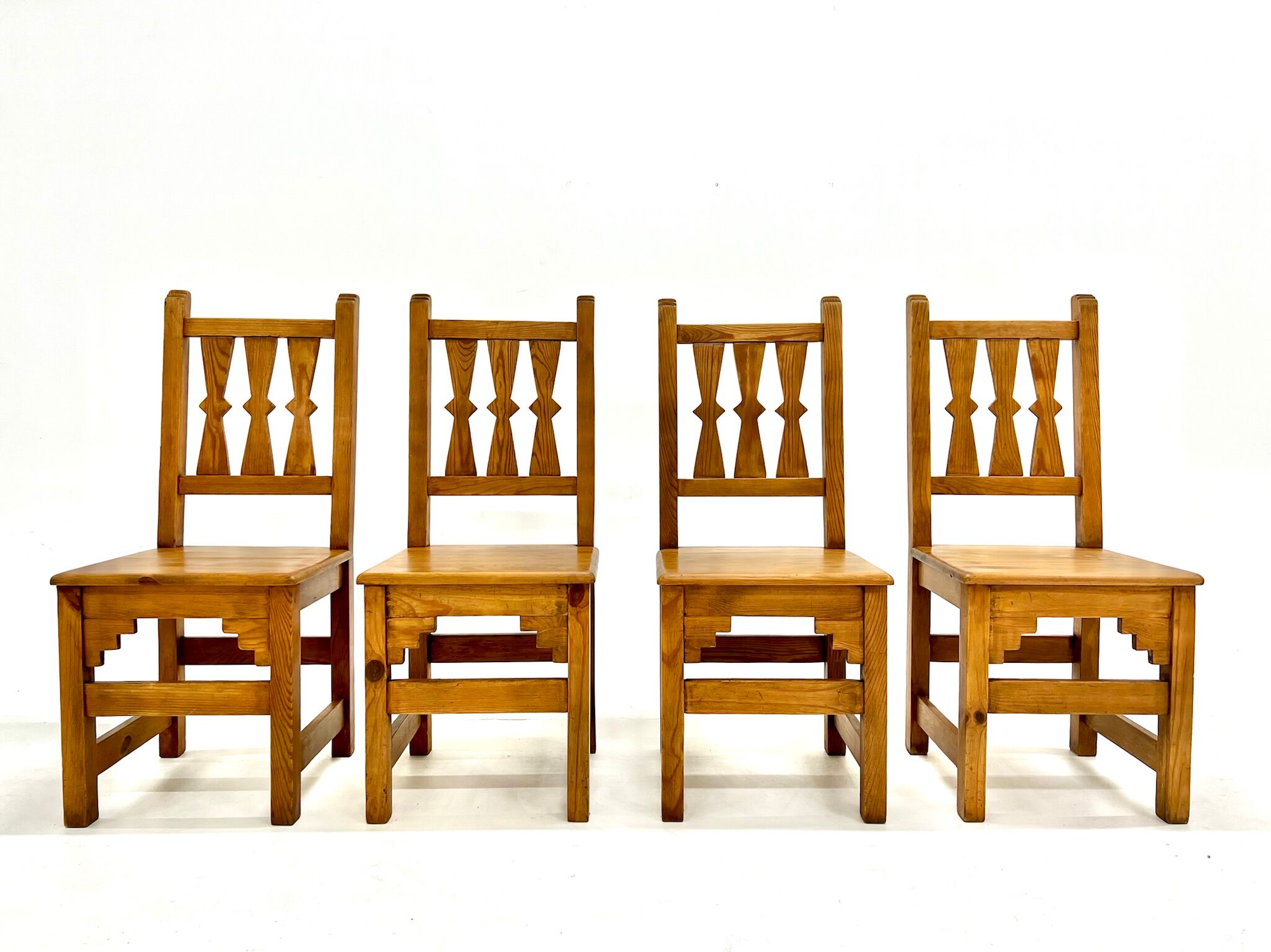 Set of 4 vintage wooden chairs