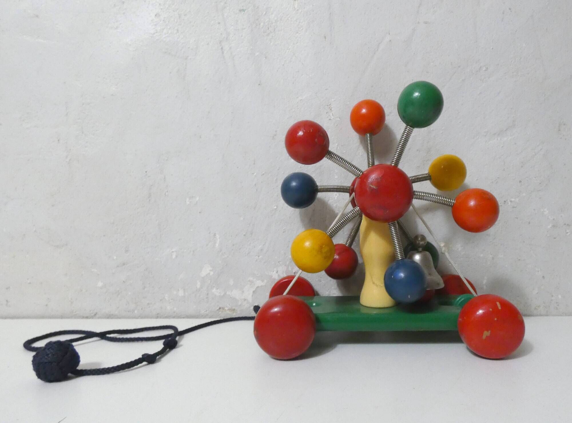 KOUVALIAS vintage wooden pull toy spoutnik multicolour balls