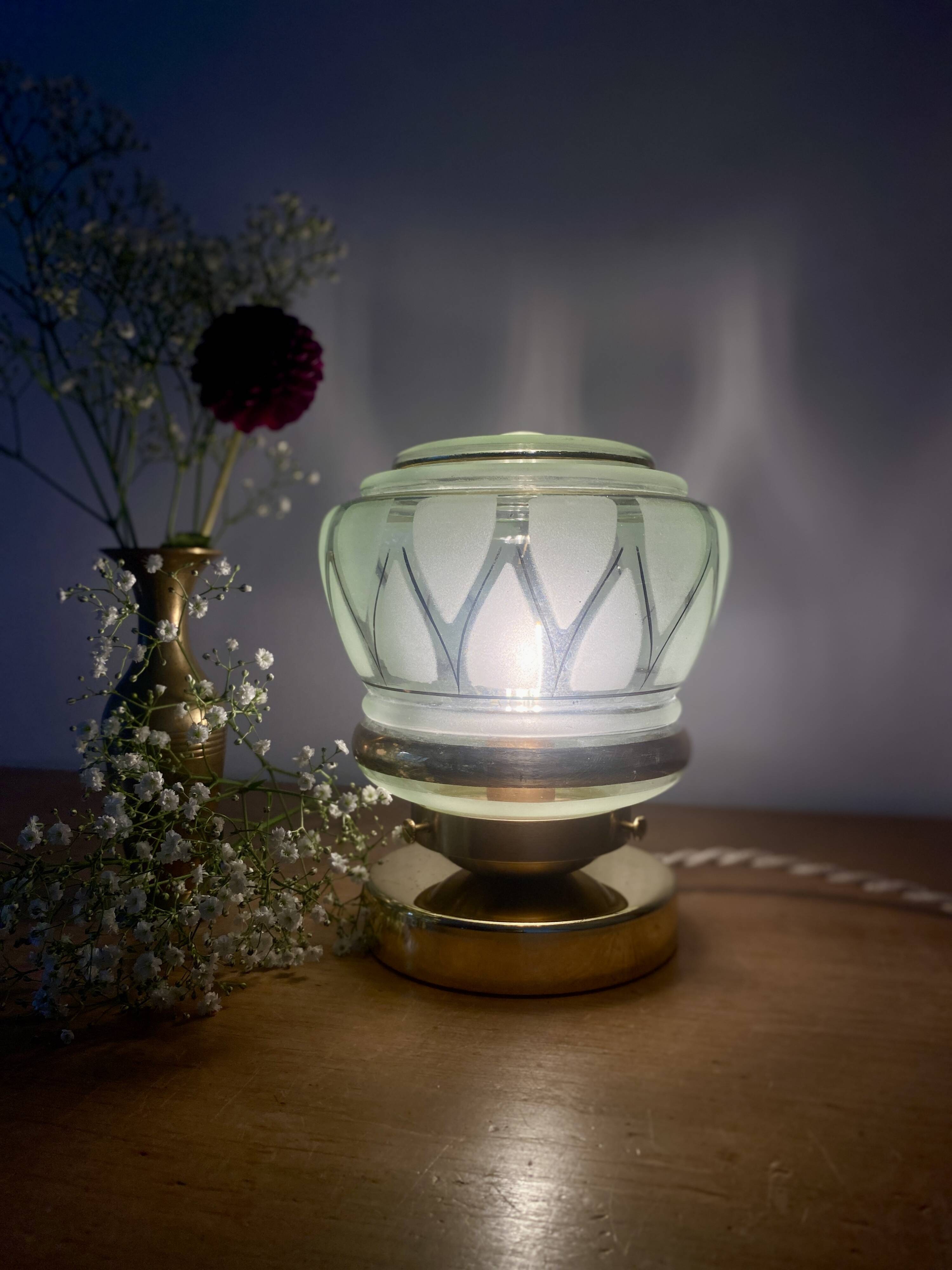 Vintage art deco globe table lamp in mint and gold glass