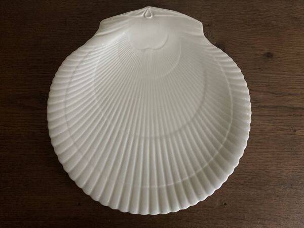 Plat neo classique coquille greek revival Wedgwood Etruria 1940