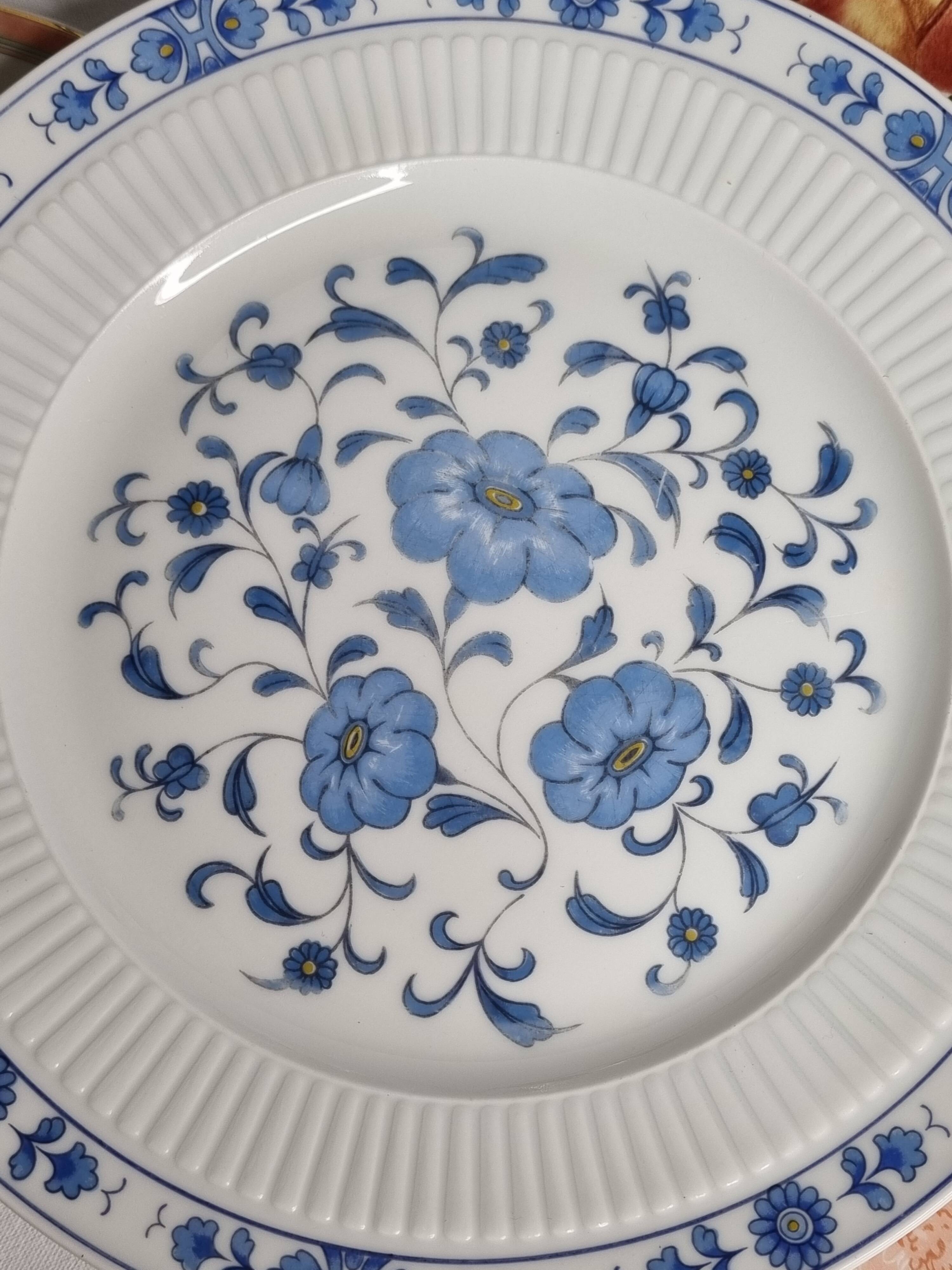 Set of 6 porcelain plates, floral and fruit patterns, 20 22 cm