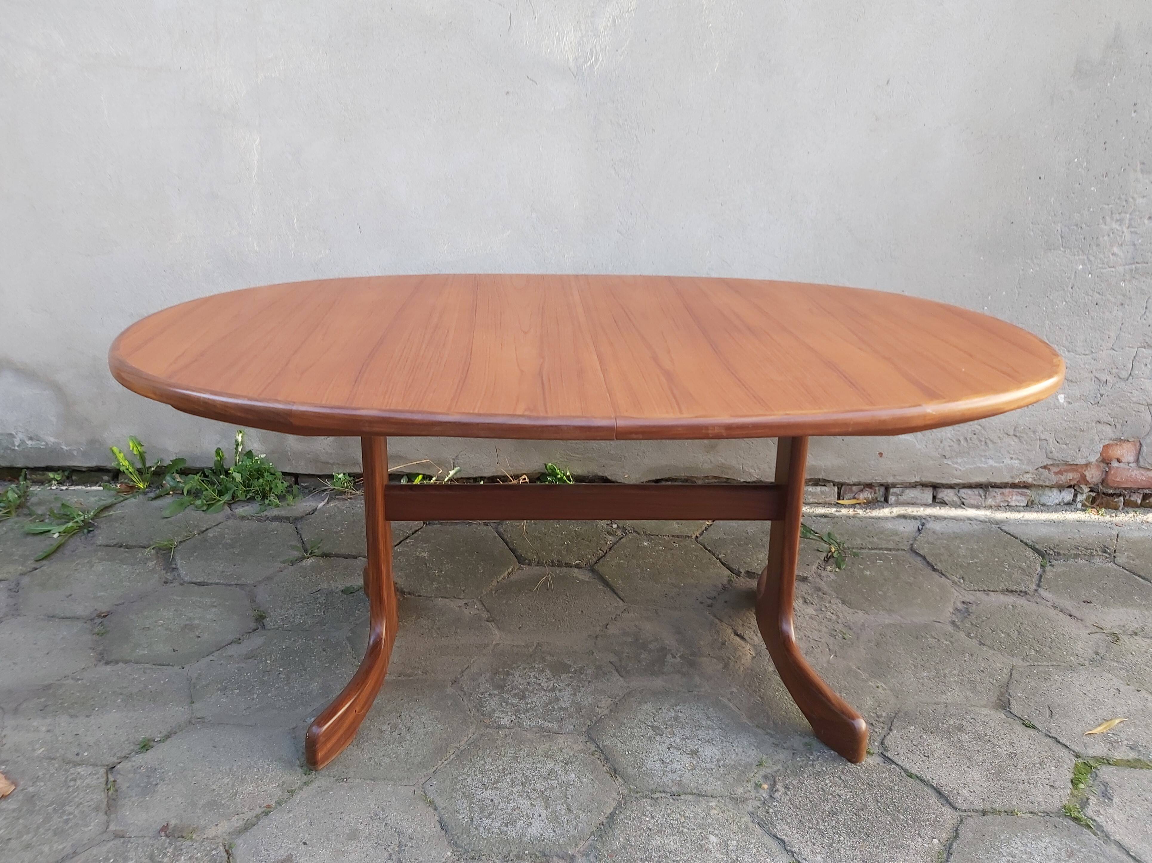 Extendable table, designed by V. Wilkins, G-Plan, Great Britain, 1960s.