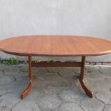 Extendable table, designed by V. Wilkins, G-Plan, Great Britain, 1960s.