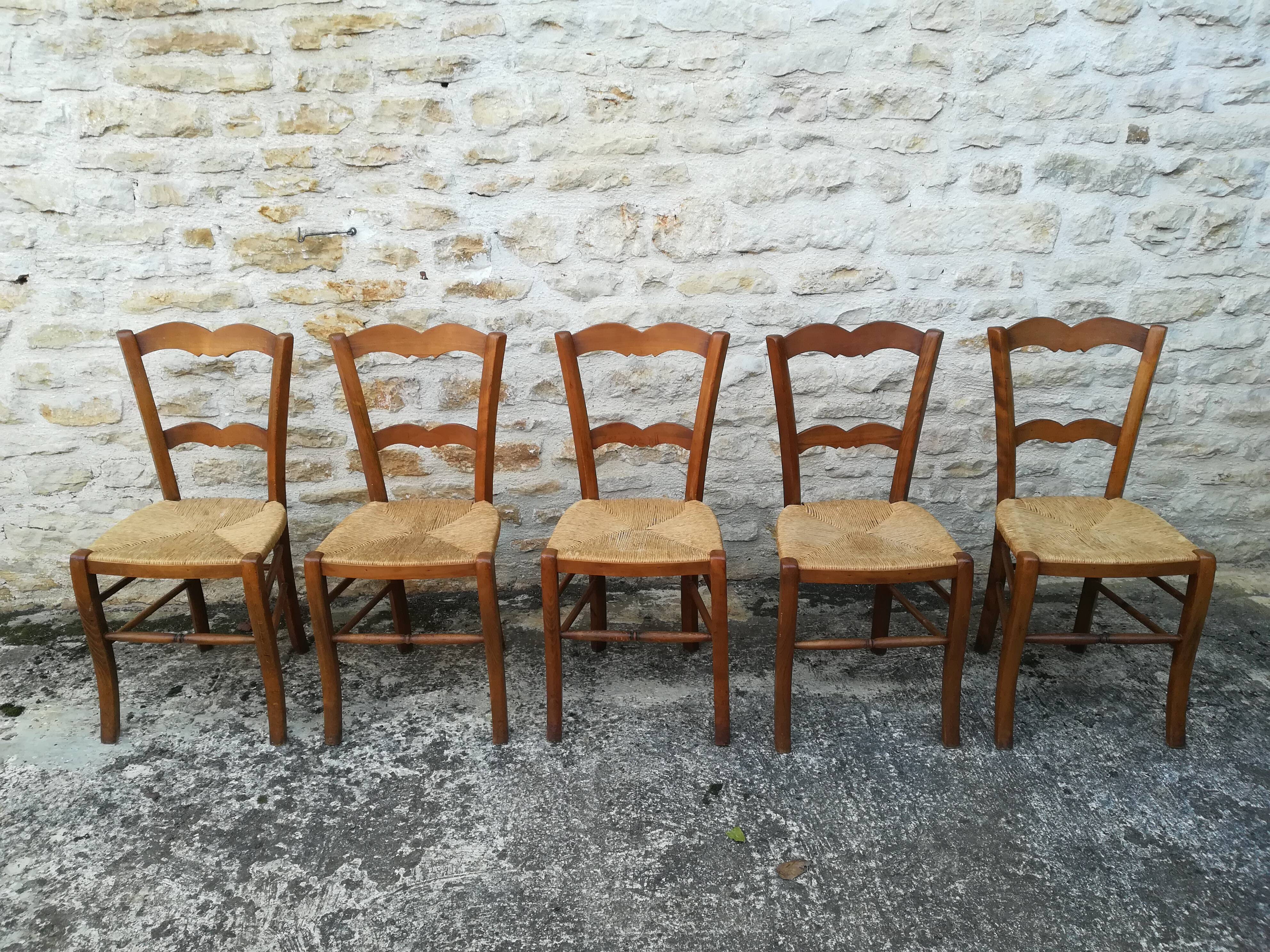Set of 15 straw chairs