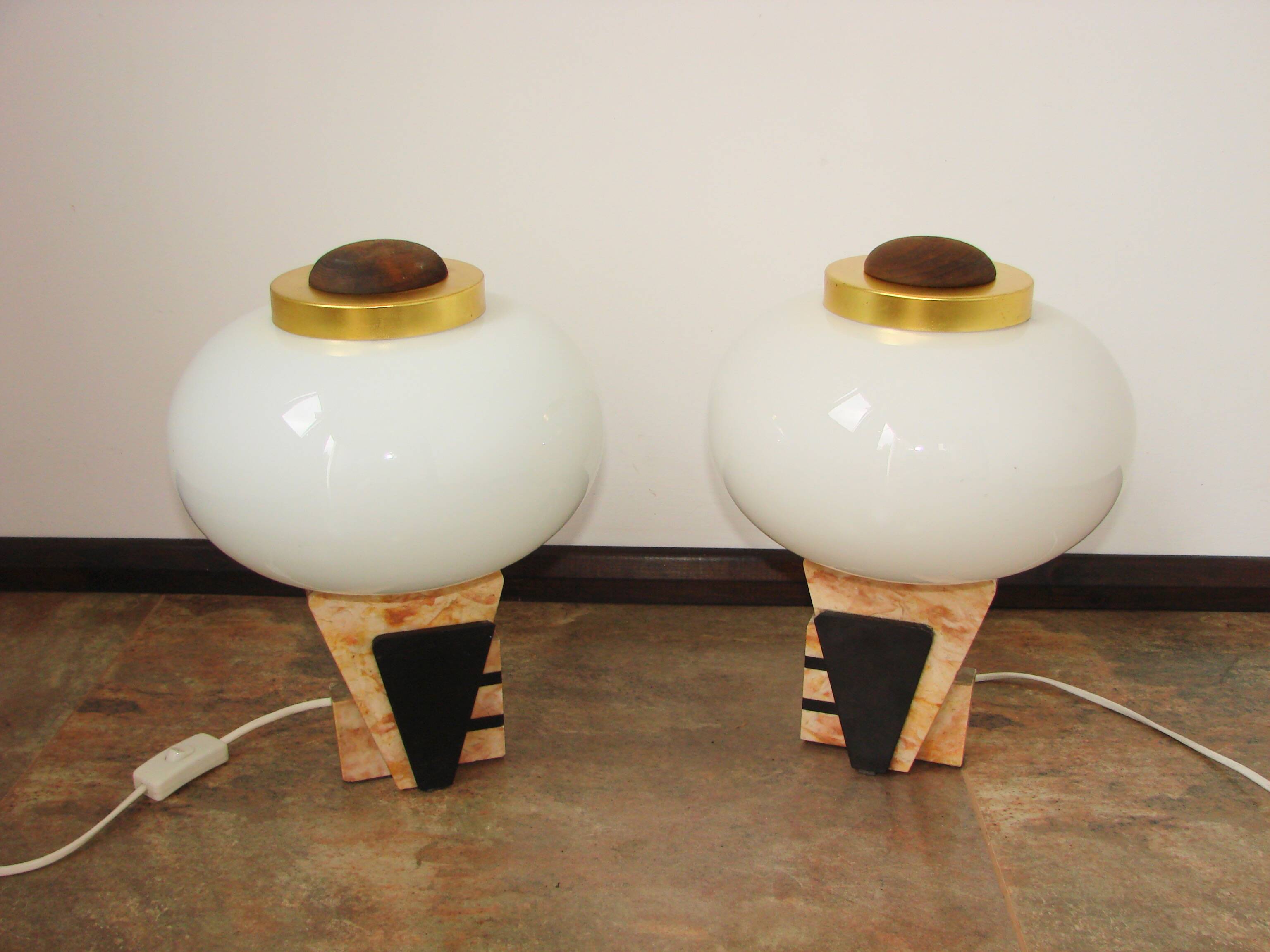 Une paire de lampes de table de style Art Déco, années 1950.