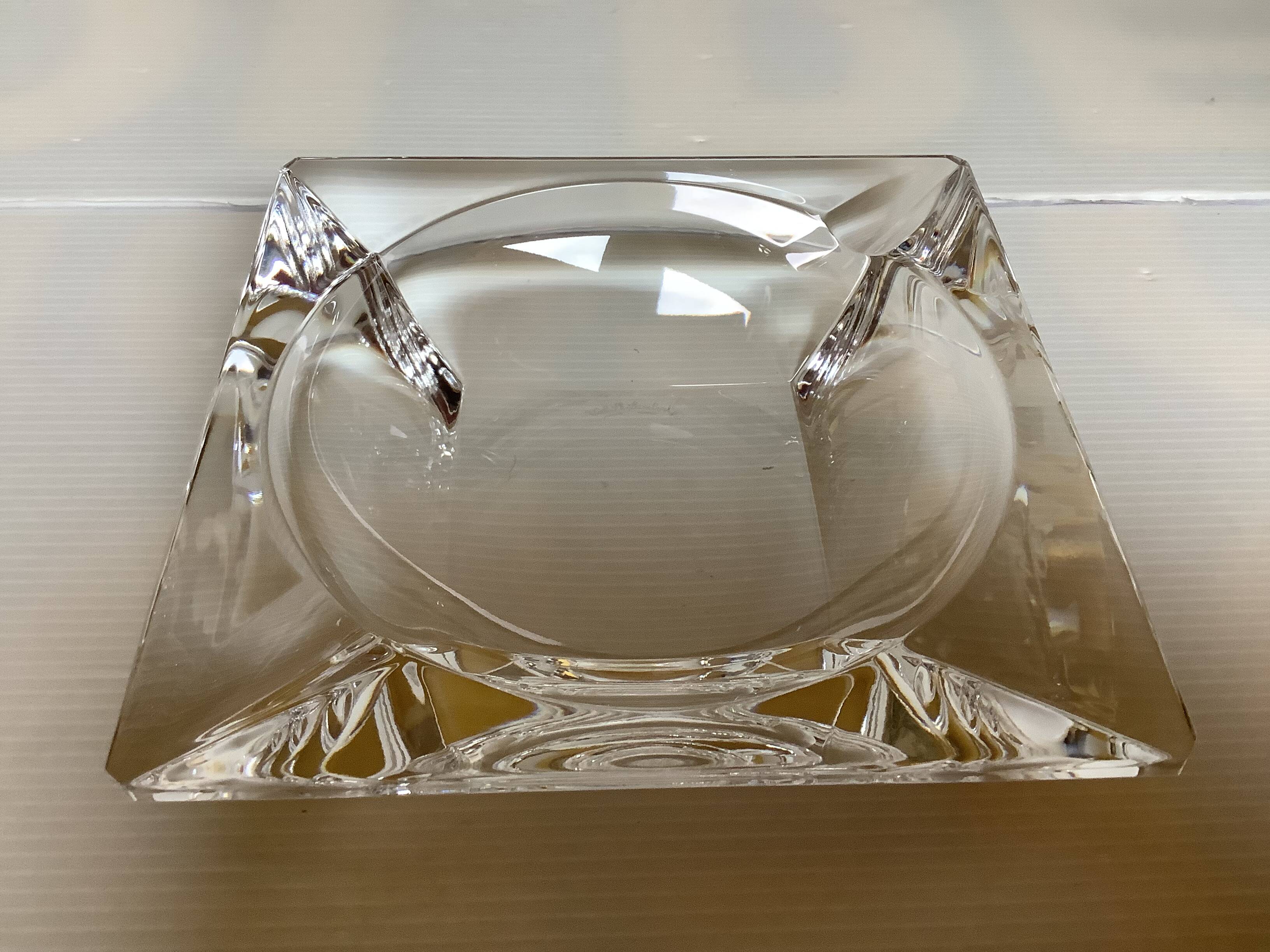 Large empty pocket ashtray Val Saint Lambert