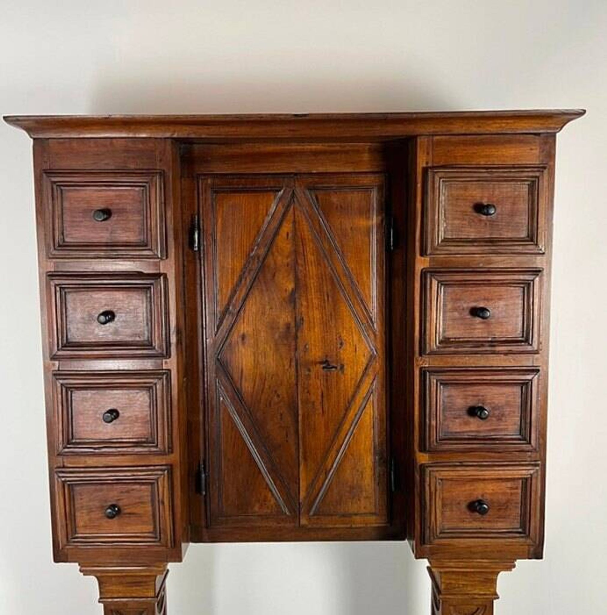 Walnut cabinet with 8 drawers Stipo Monetiere, Piedmont 17th century, furniture Italy 17th century