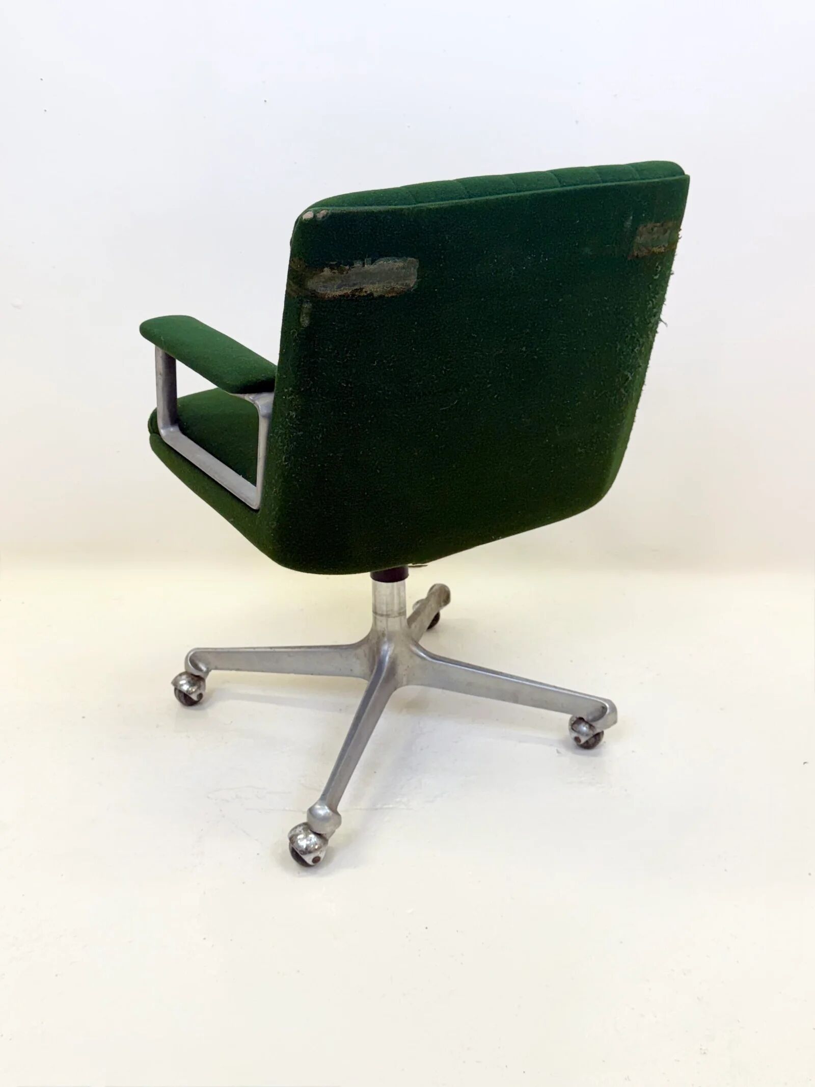 Chaise P125 – Osvaldo Borsani (Tecno), 1960s