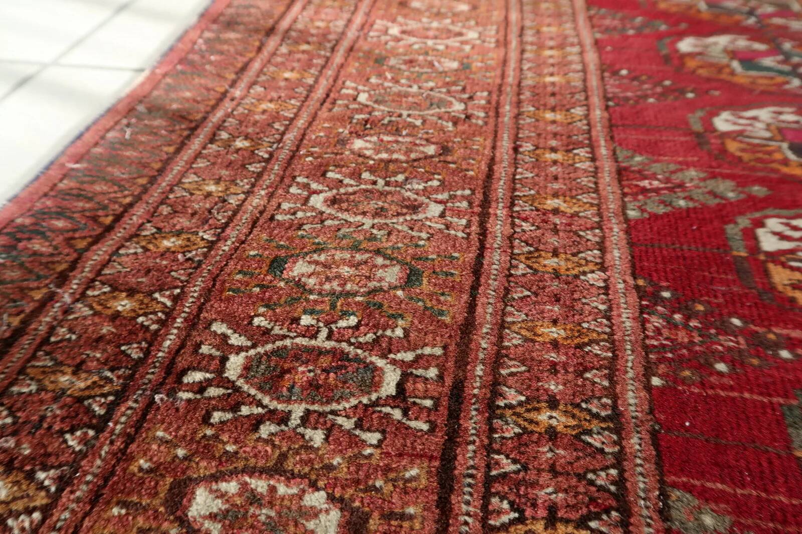 Authentic antique Turkmen Tekke rug 134cm x 183cm - Gul motifs (1C1197)