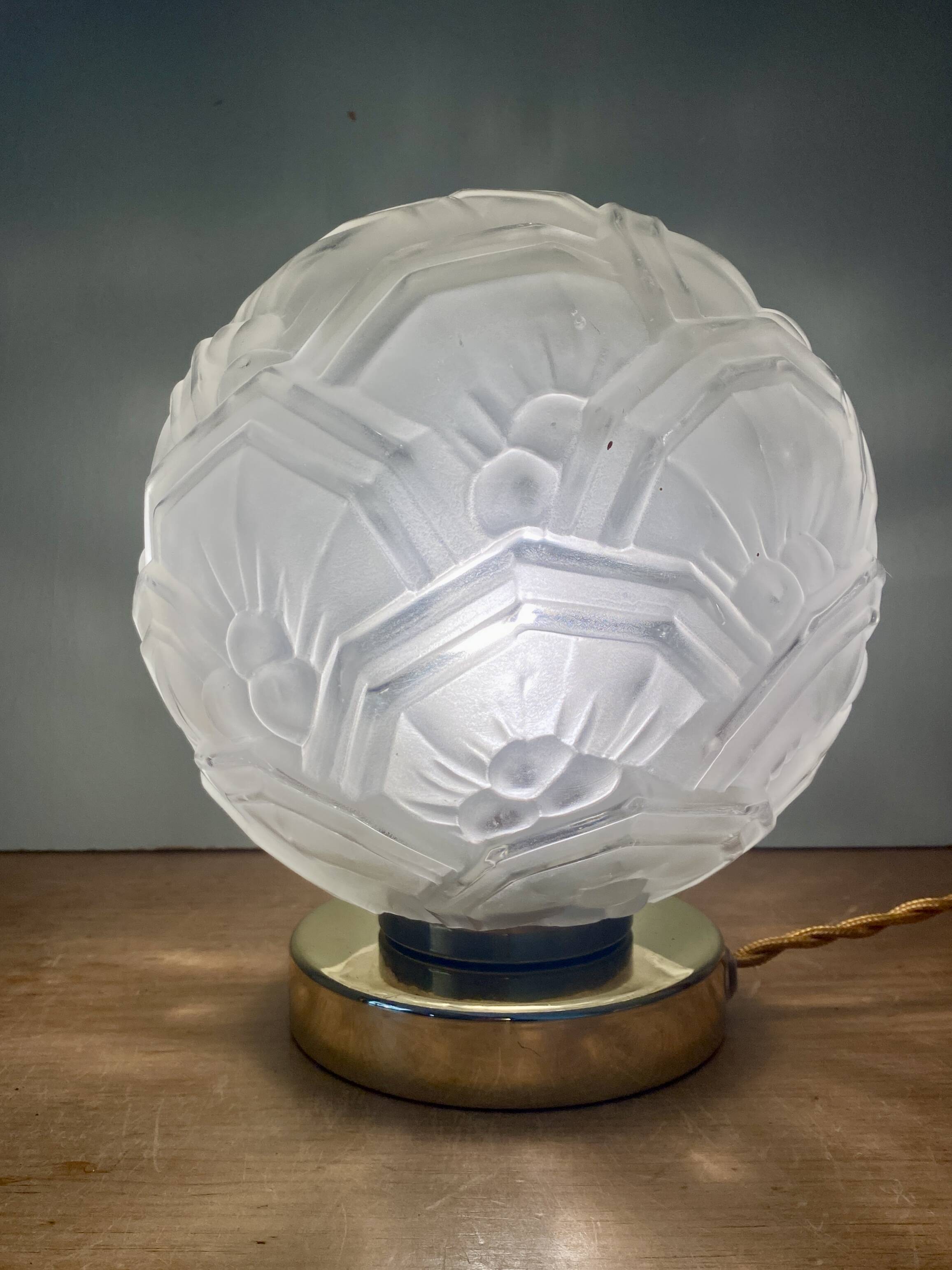 Vintage art deco globe table lamp in frosted glass