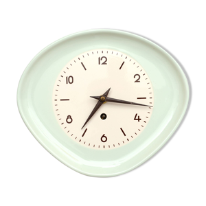 Cuisine d’horloge murale vintage en couleur menthe, Allemagne