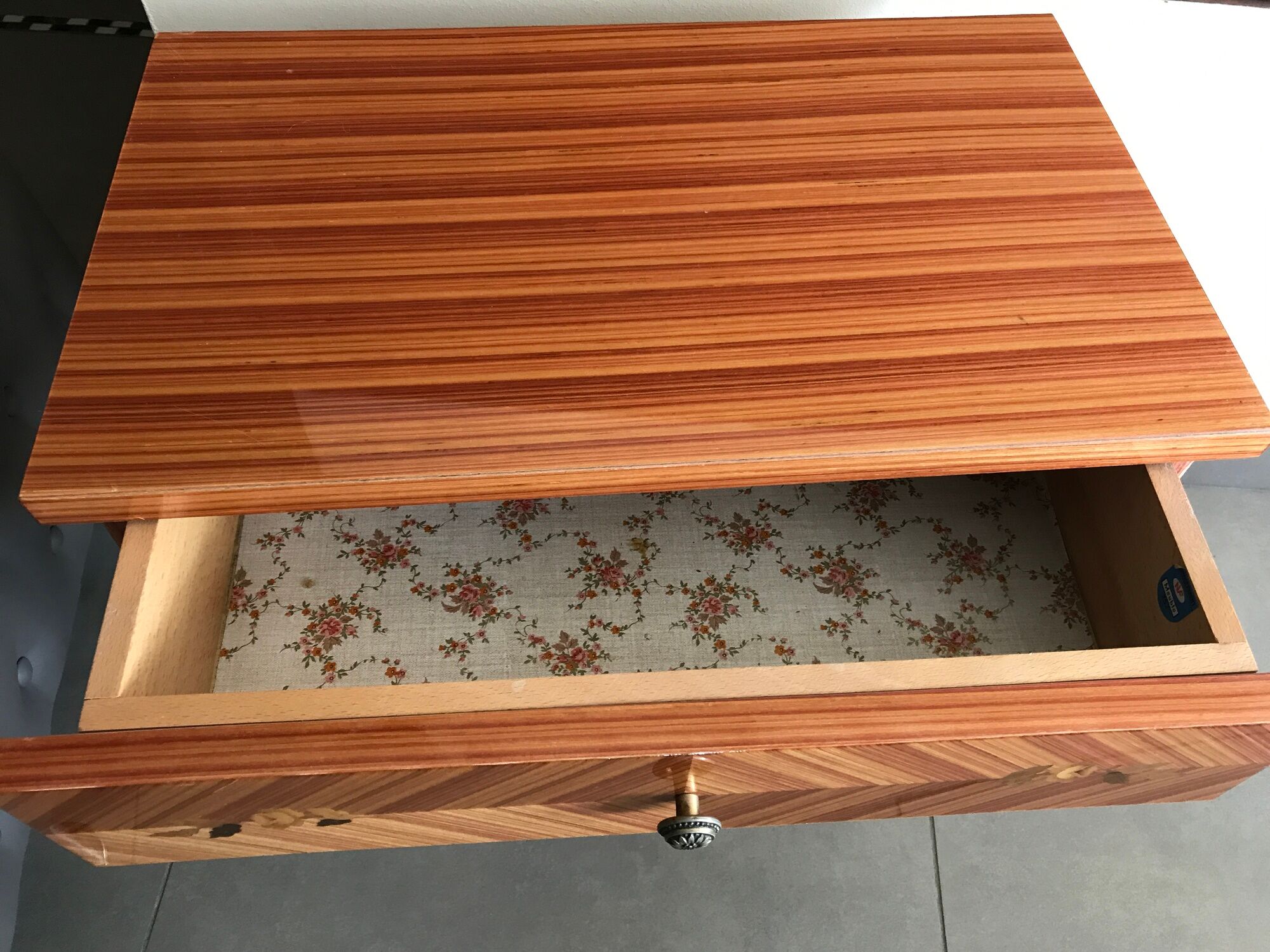 Chevet table in bois massive drawer decor de marquetry and fleur - vintage 60/70 years