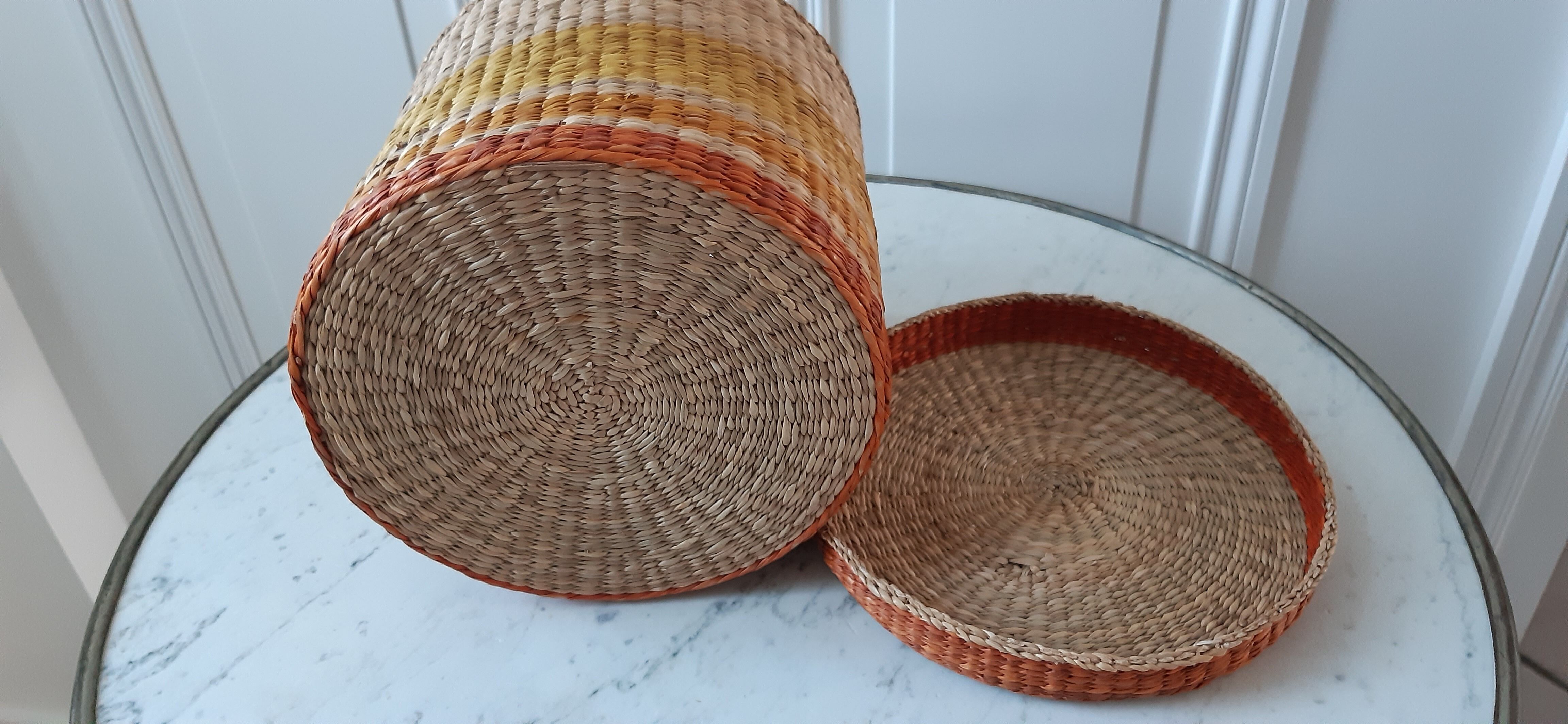 Wicker pan with vintage lid