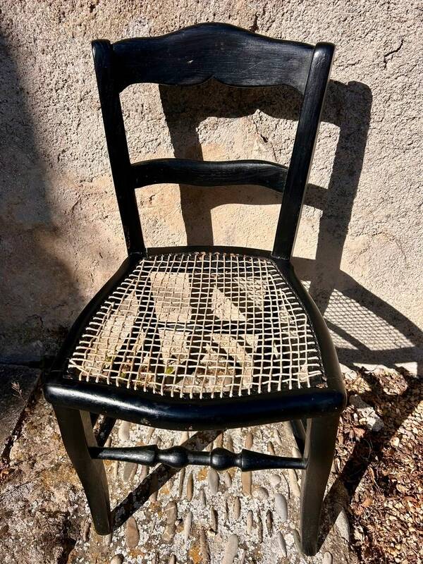 Petite chaise ancienne noire