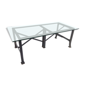 Industrial table with glass tray