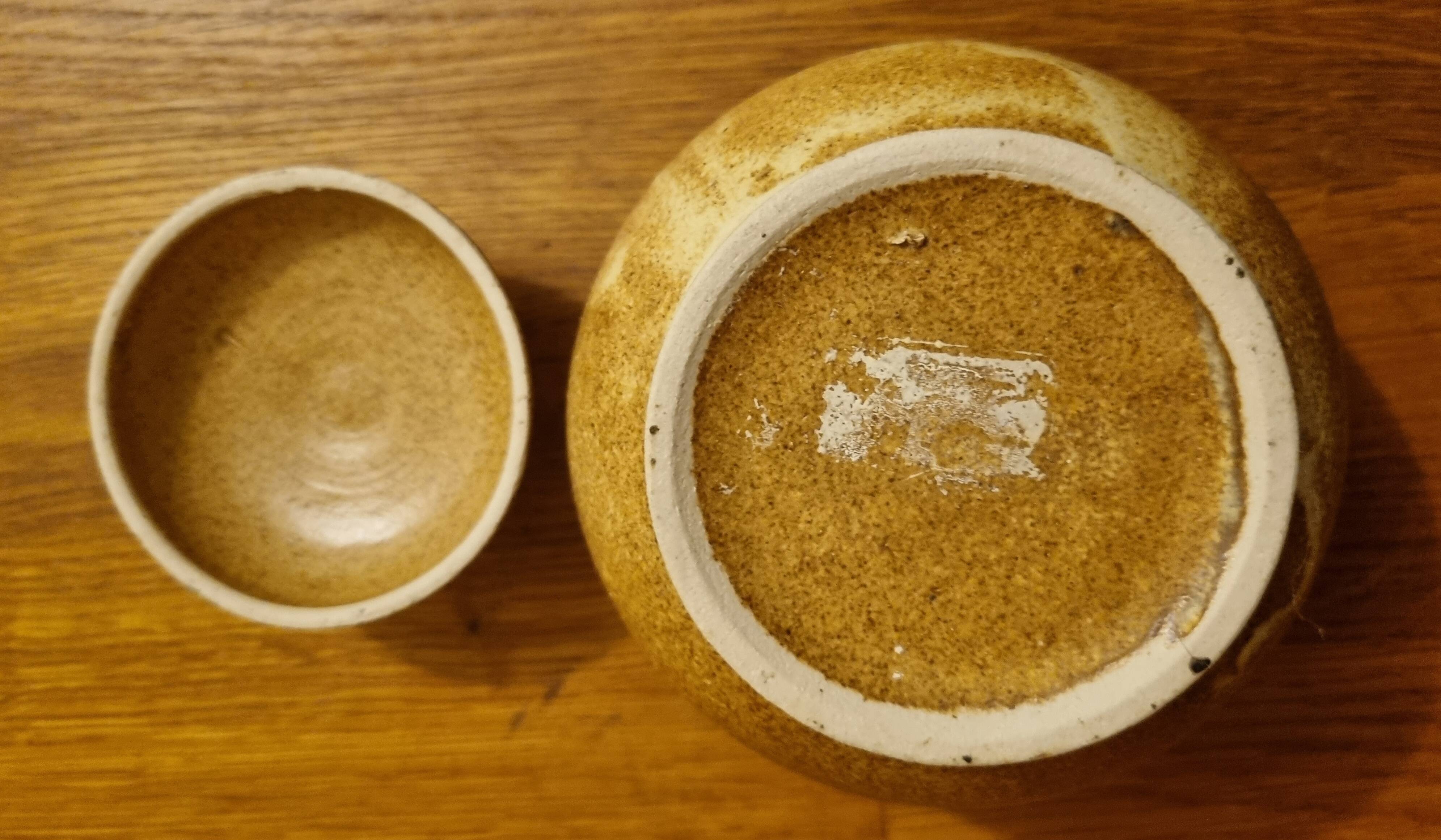 Stoneware sugar bowl with lid