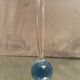 Vase soliflore à long col sur base boule sulfure