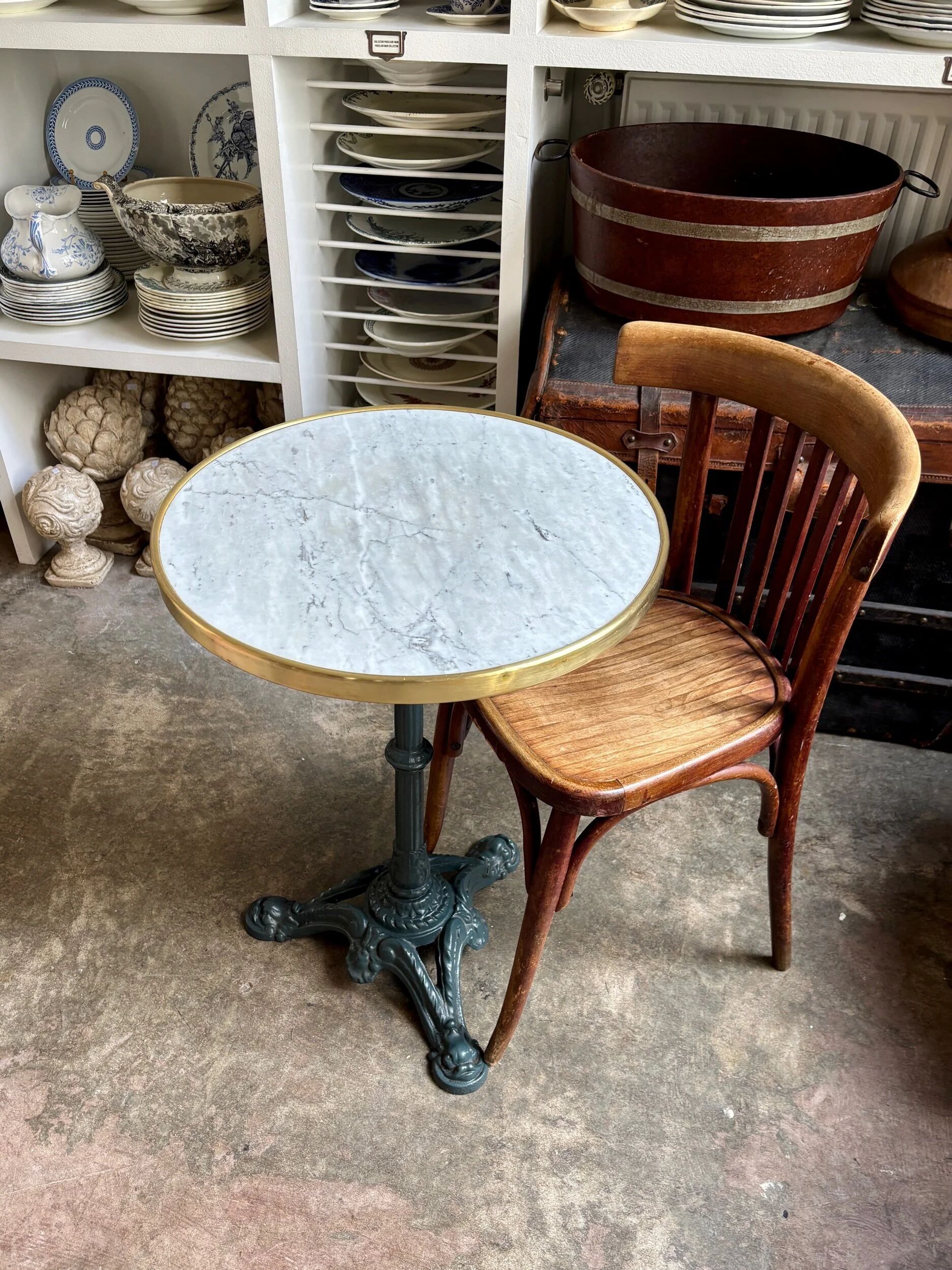 Bistro table in marble and green cast iron ⌀ 50.5 cm