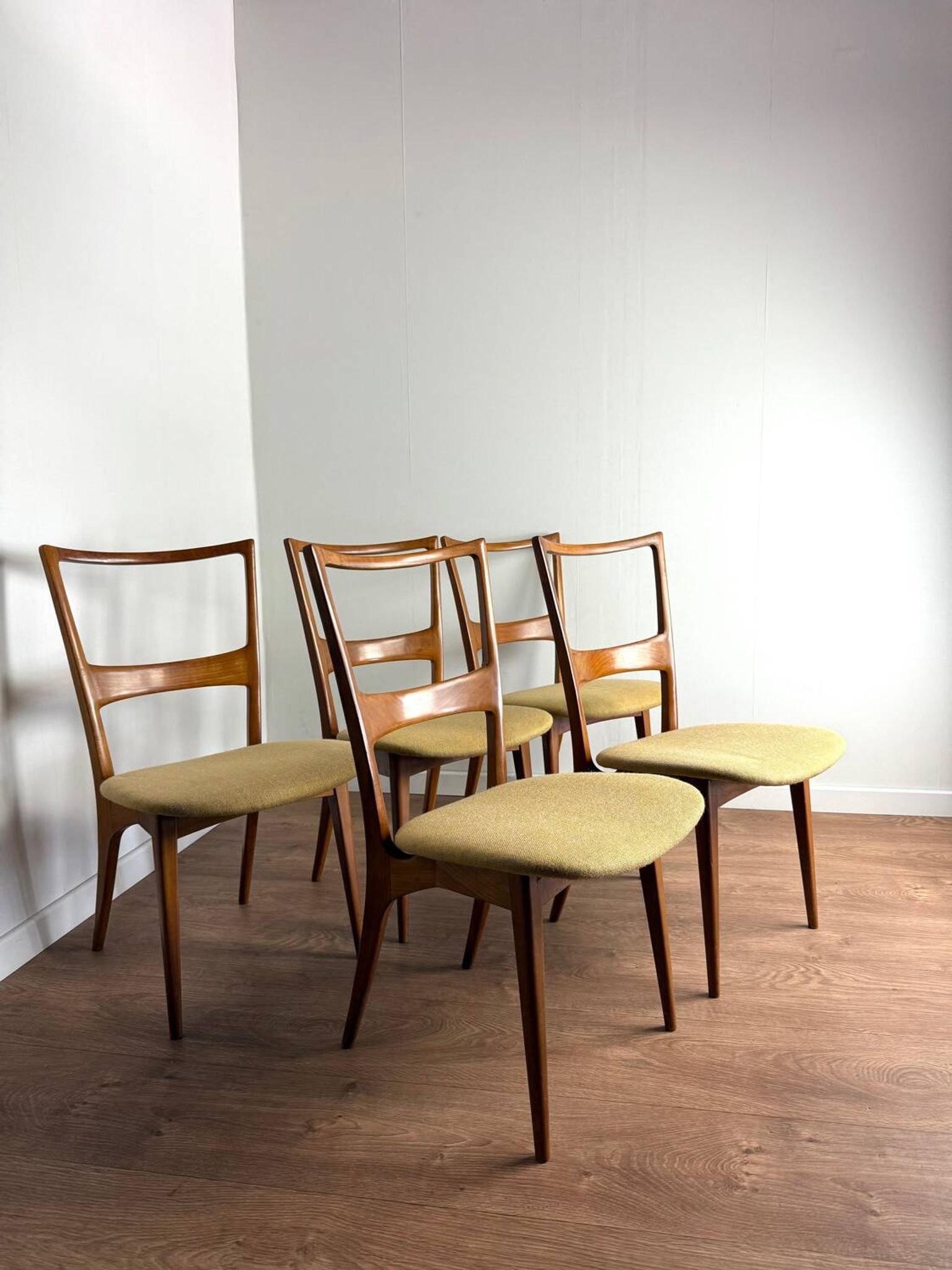 Set of 5 vintage Scandinavian chairs