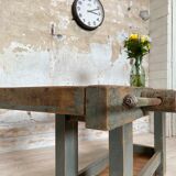 Carpenter's workbench in solid beech wood.