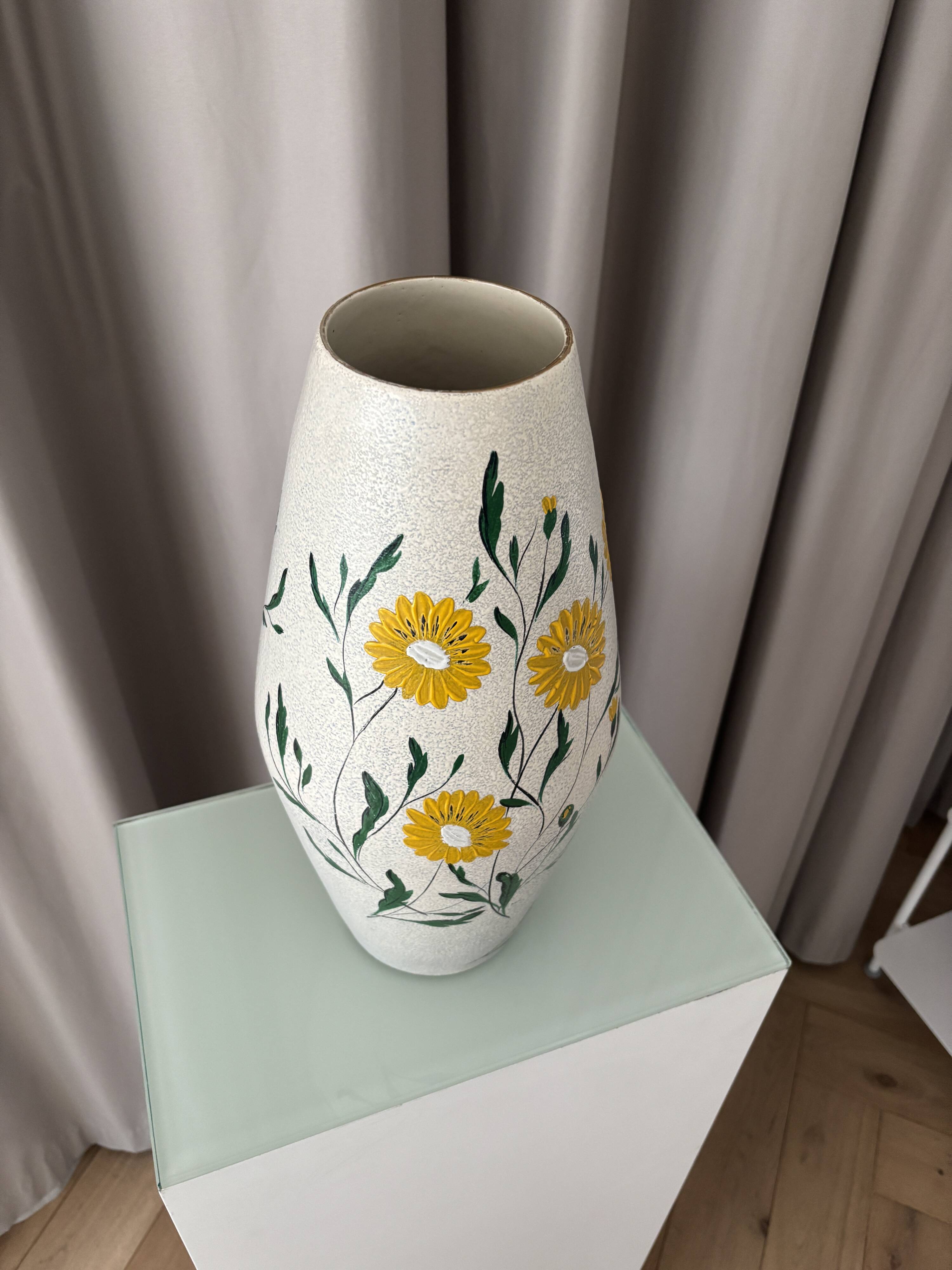 Hand painted daisies vase