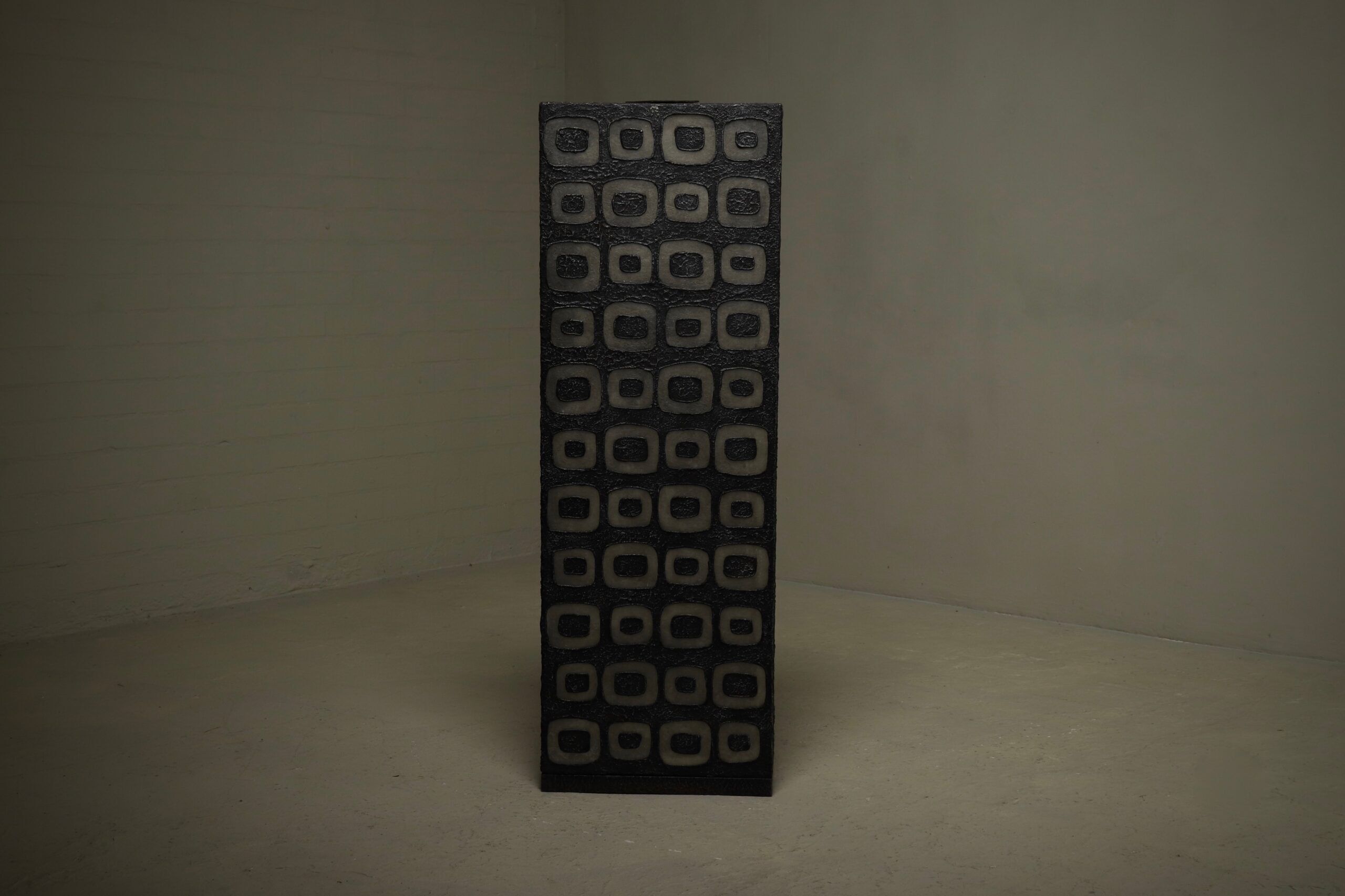 Large Italian brutalist floor lamp 1970s