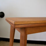 Scandinavian-style system table