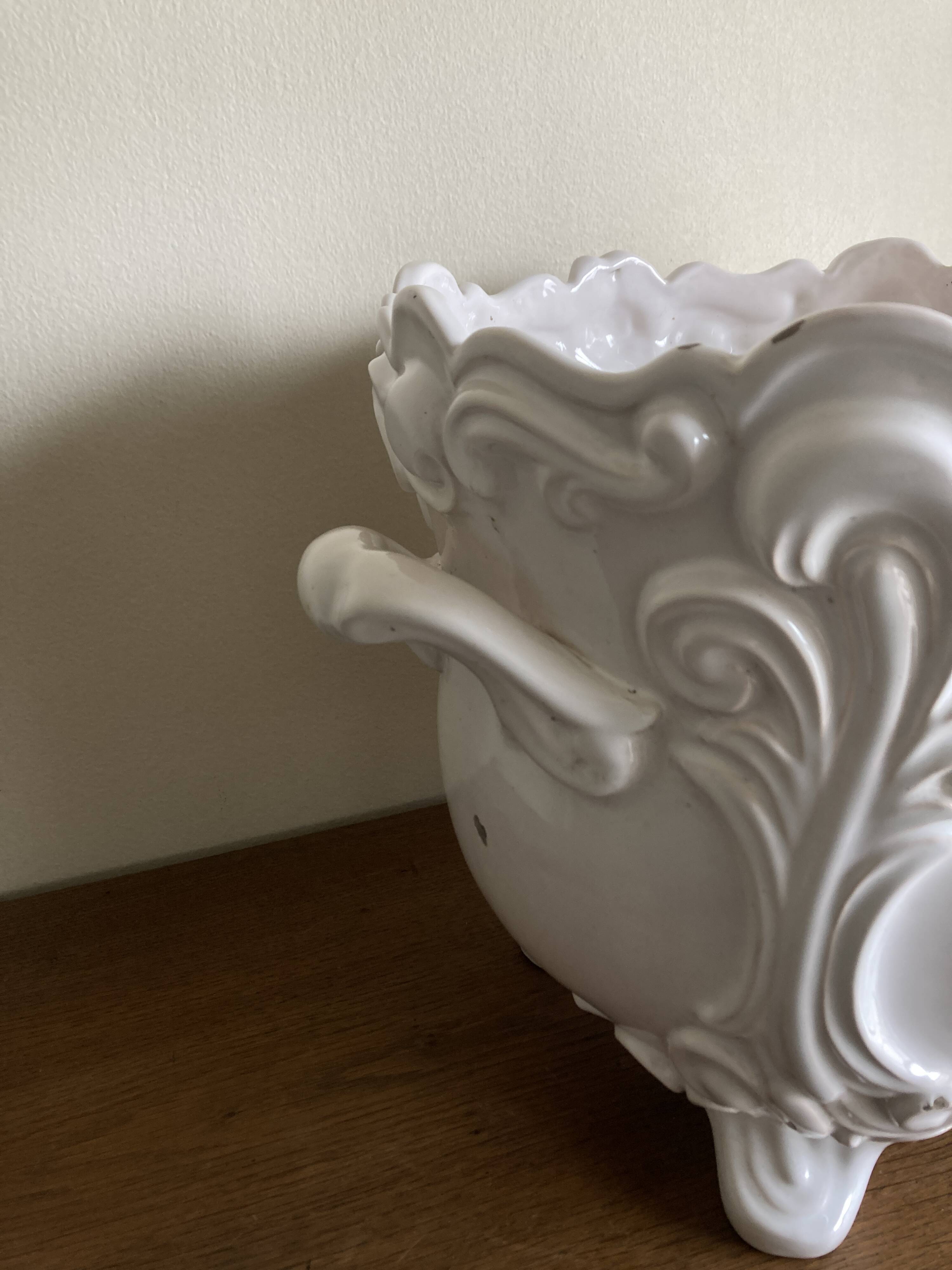 Moustiers Lallier white earthenware floor planter D30cm