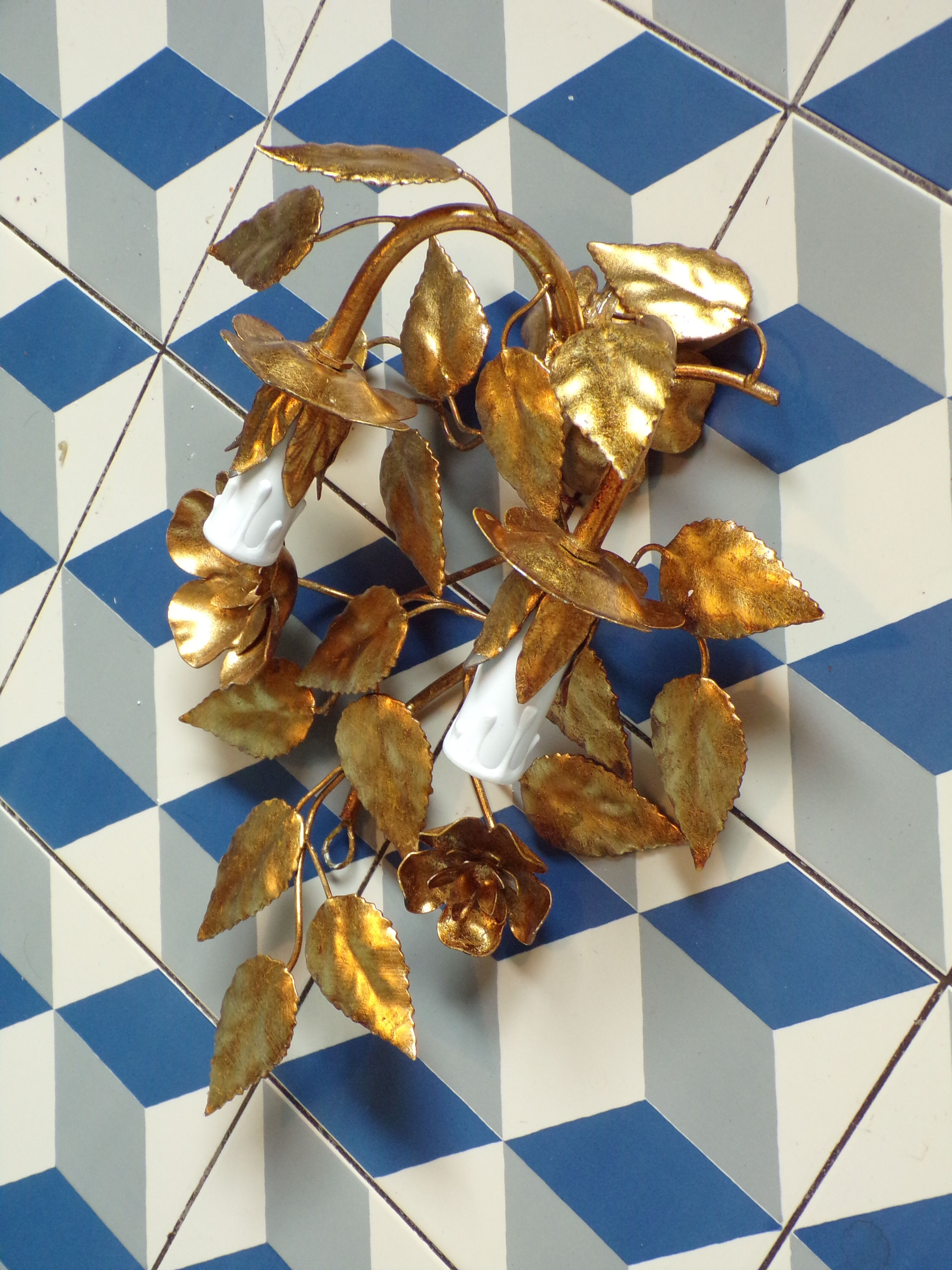 Wall light bouquet of golden iron flower