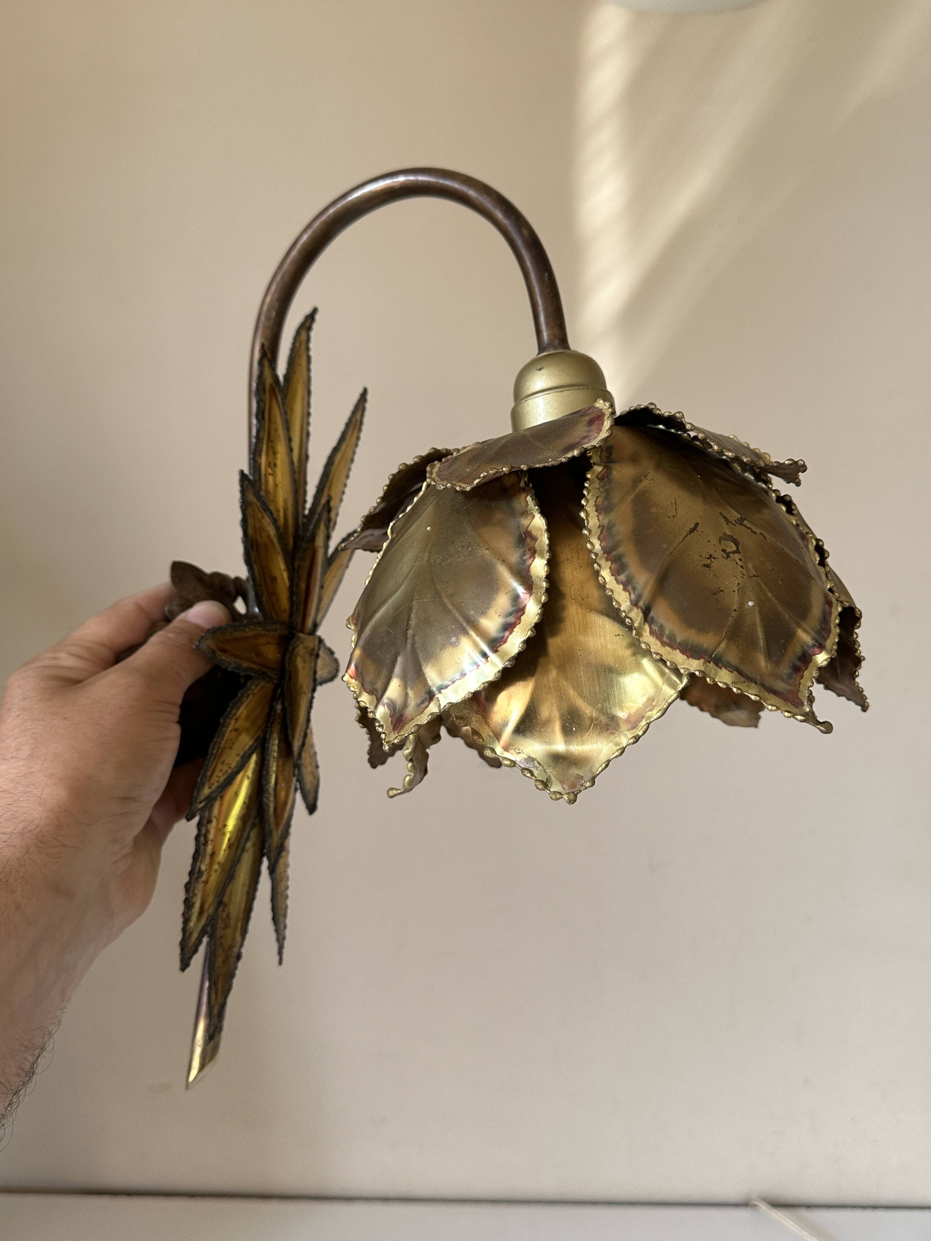 Vintage 70s gold Jansen style wall lamp