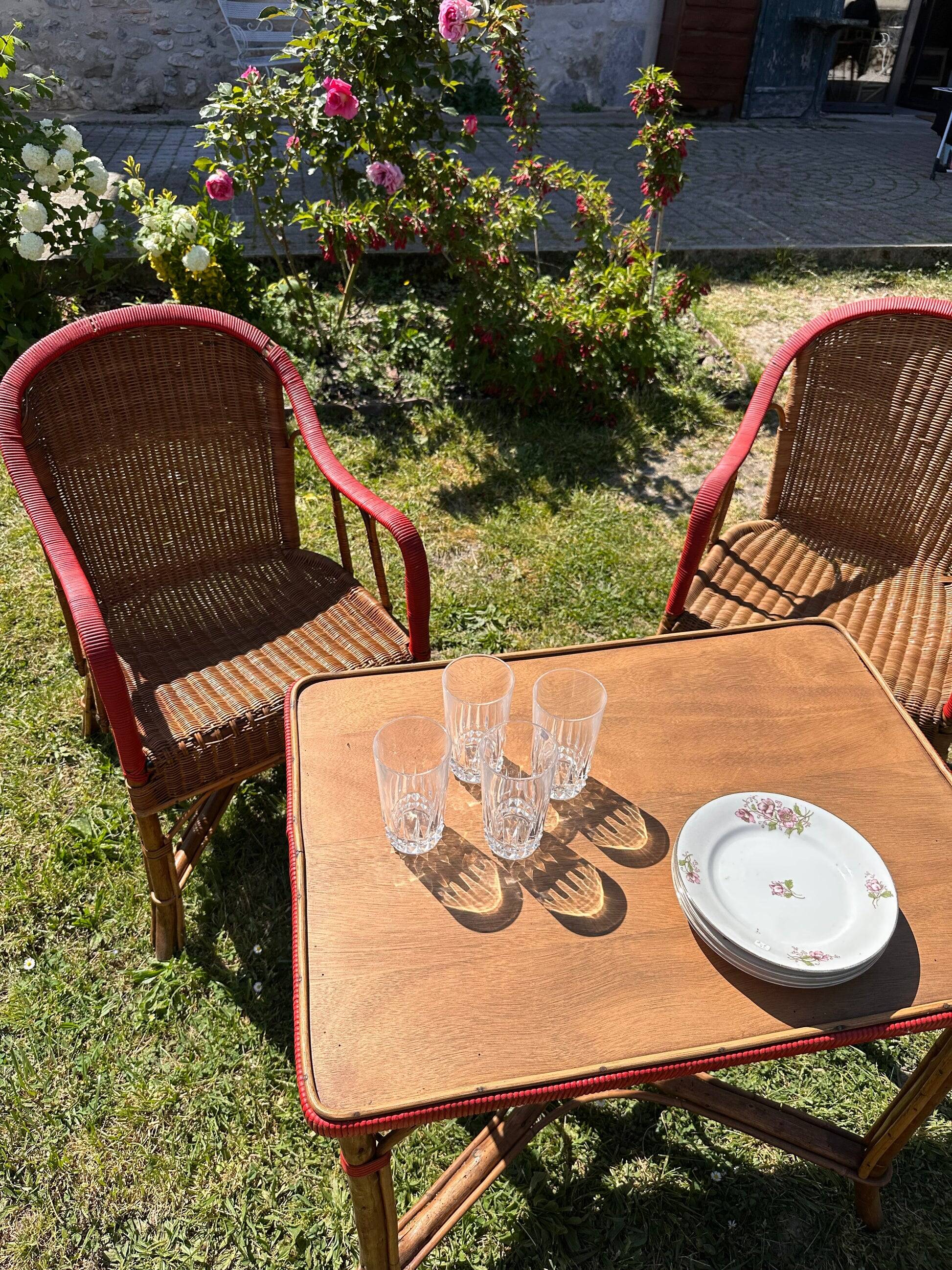 Salon de jardin en rotin vintage