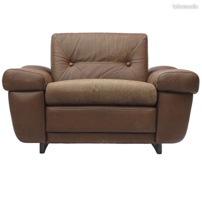 Fauteuil club Brazil style, cuir pleine fleur patiné