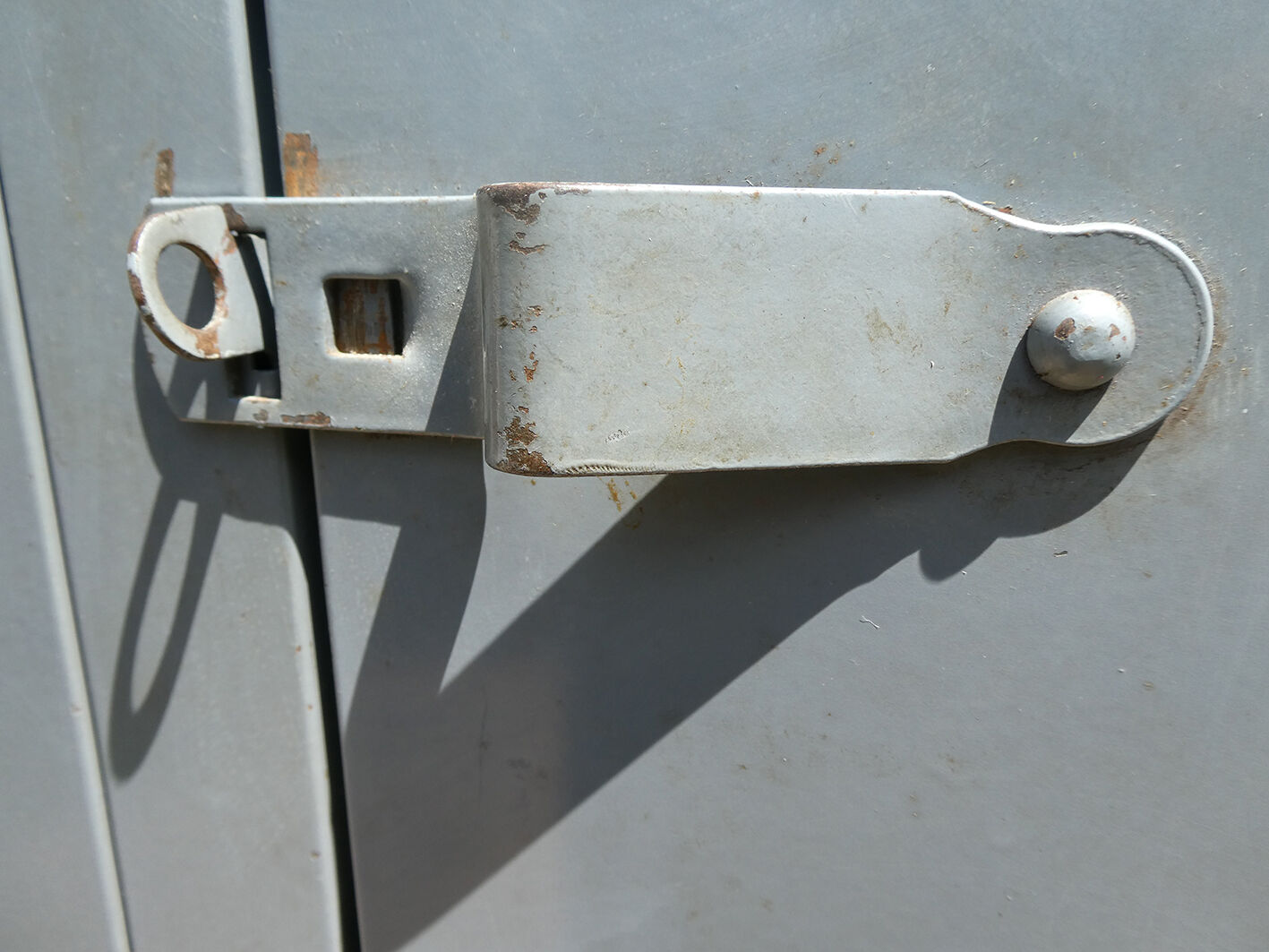 Former 3-door workshop locker room