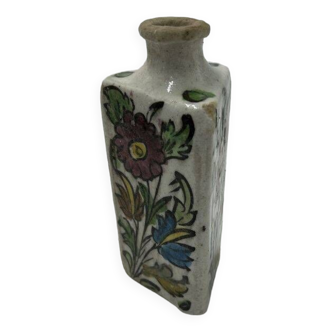 Iznik bottle, siliceous ceramic, floral decoration, Persia, 19th century