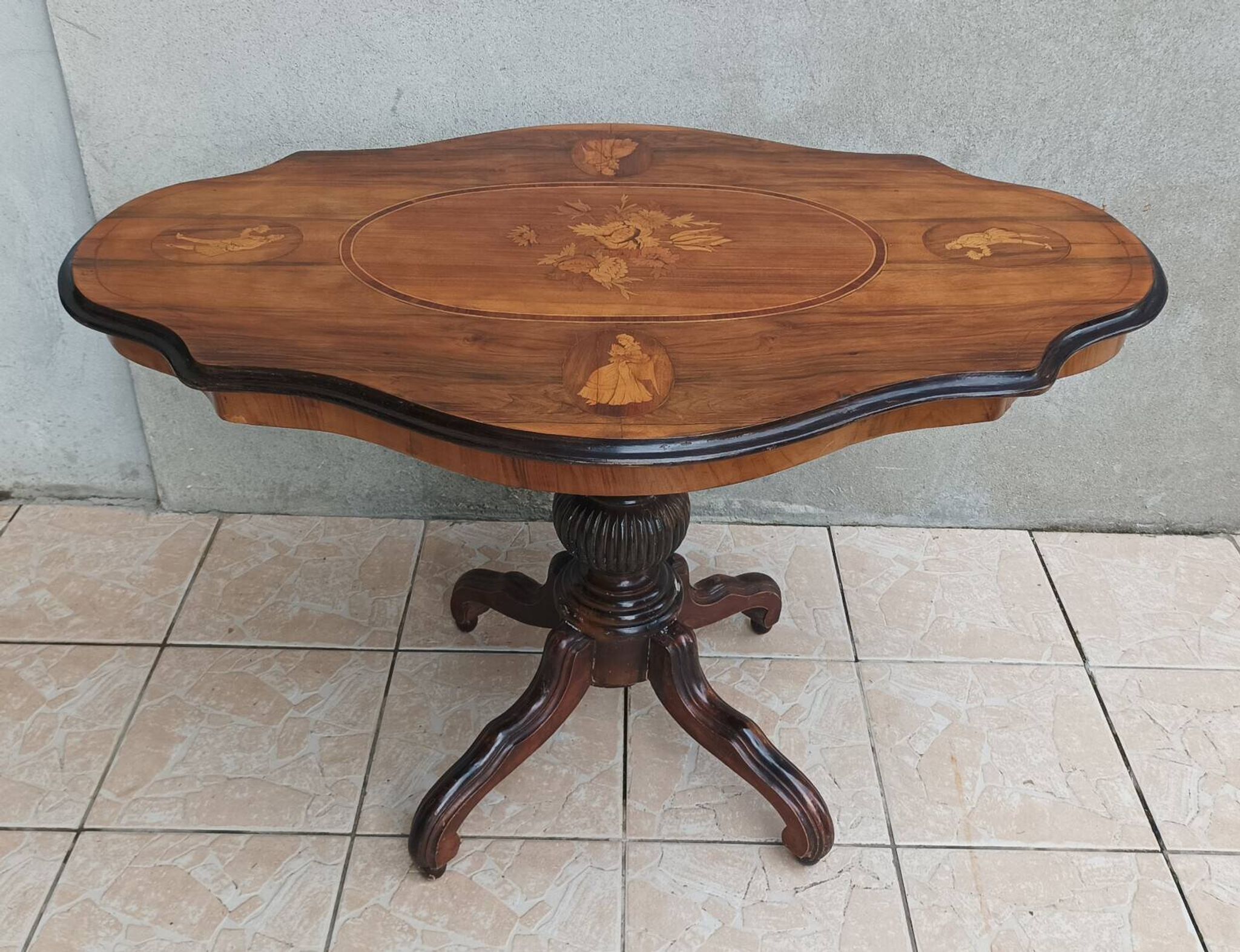 Table violon Napoléon III en ronce de noyer