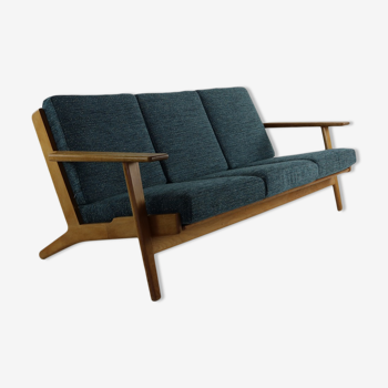 Canapé trois places par Hans Wegner pour Getama