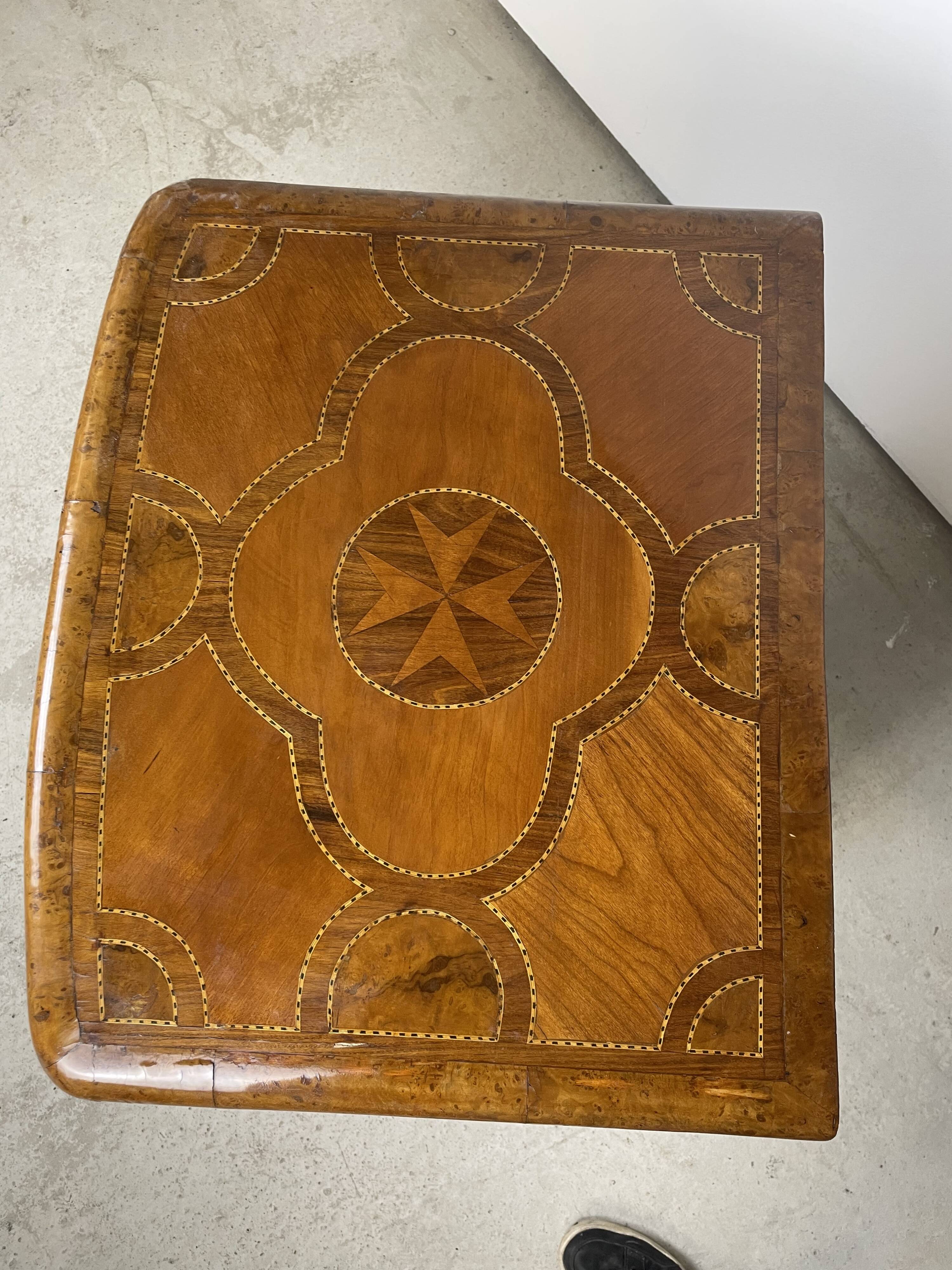 Inlaid drawer cabinet