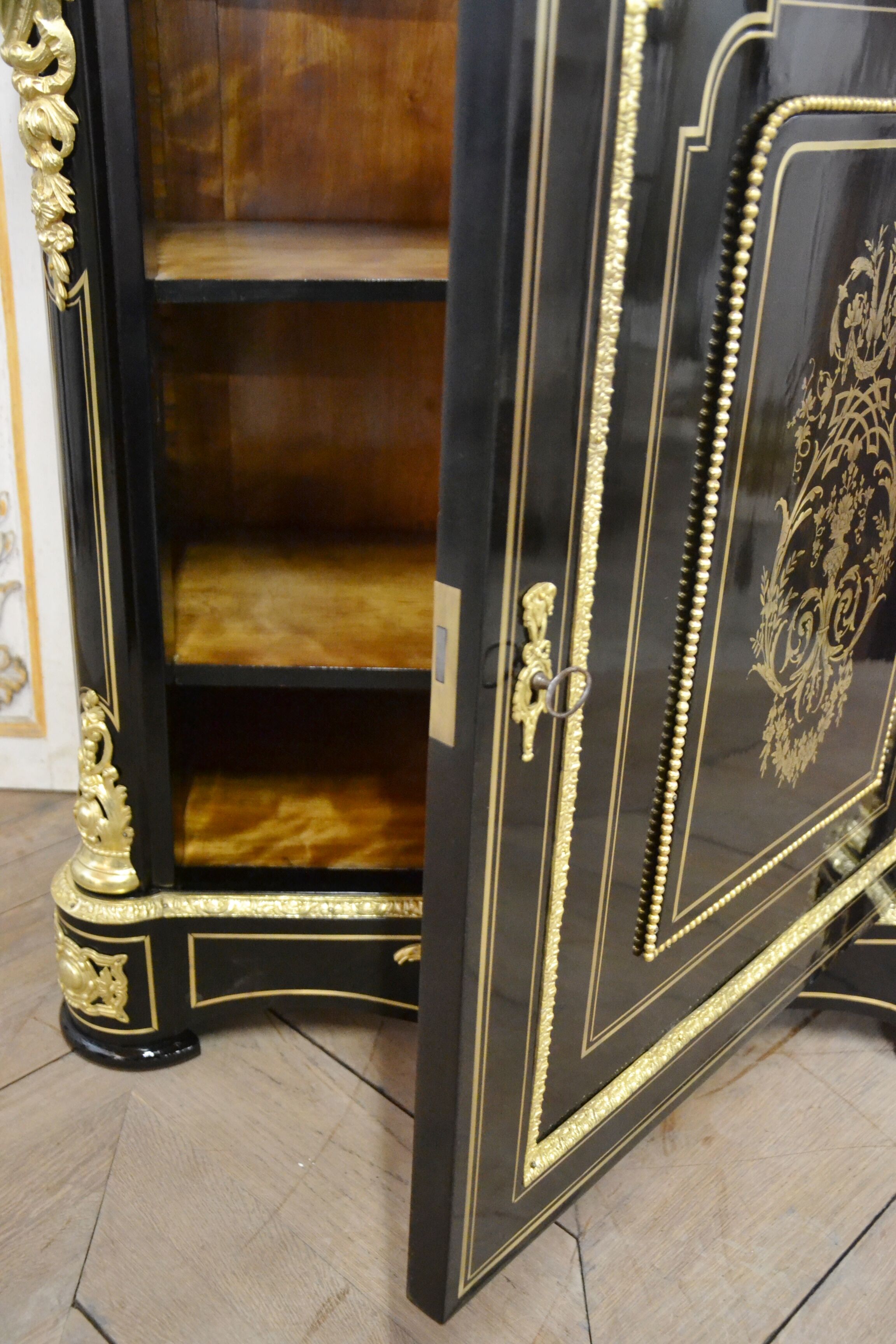 Meuble d’appui Napoléon III en bois noirci