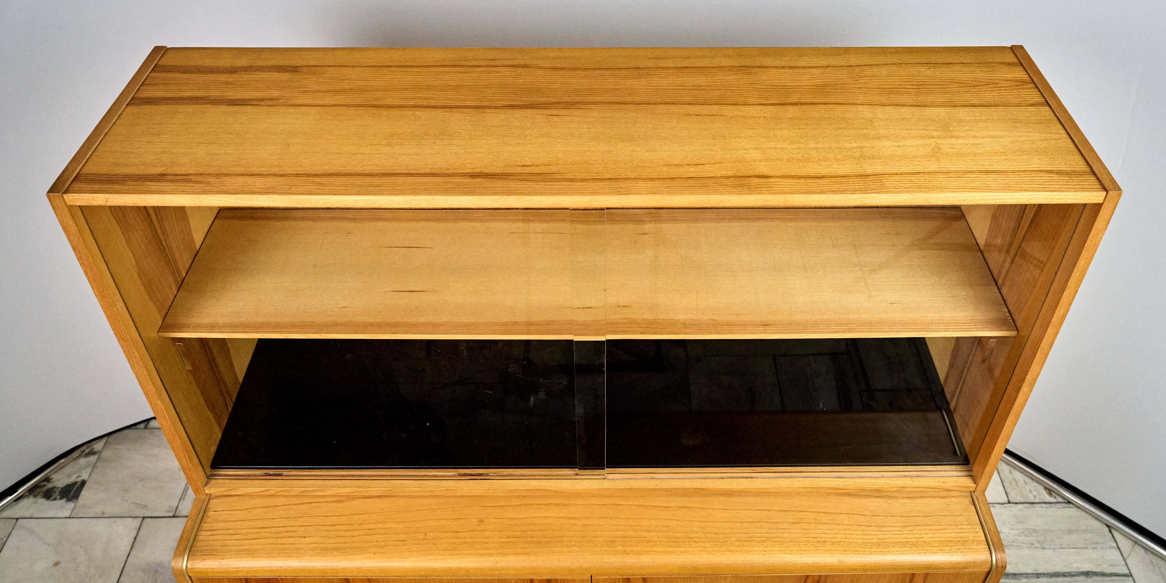 Vitrine par Hubert Nepožitek et Bohumil Landsman pour Jitona, années 1960.