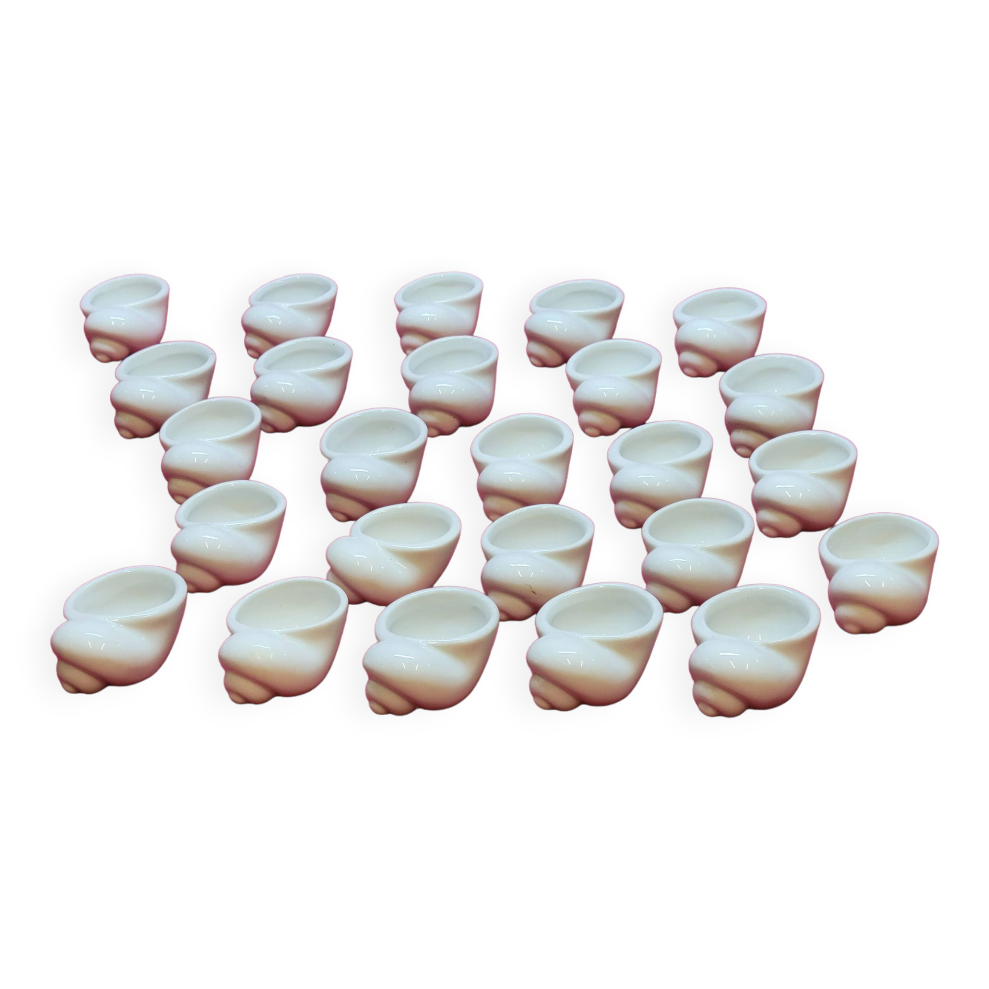 25 Snail Shell Buckets In Vintage White Porcelain