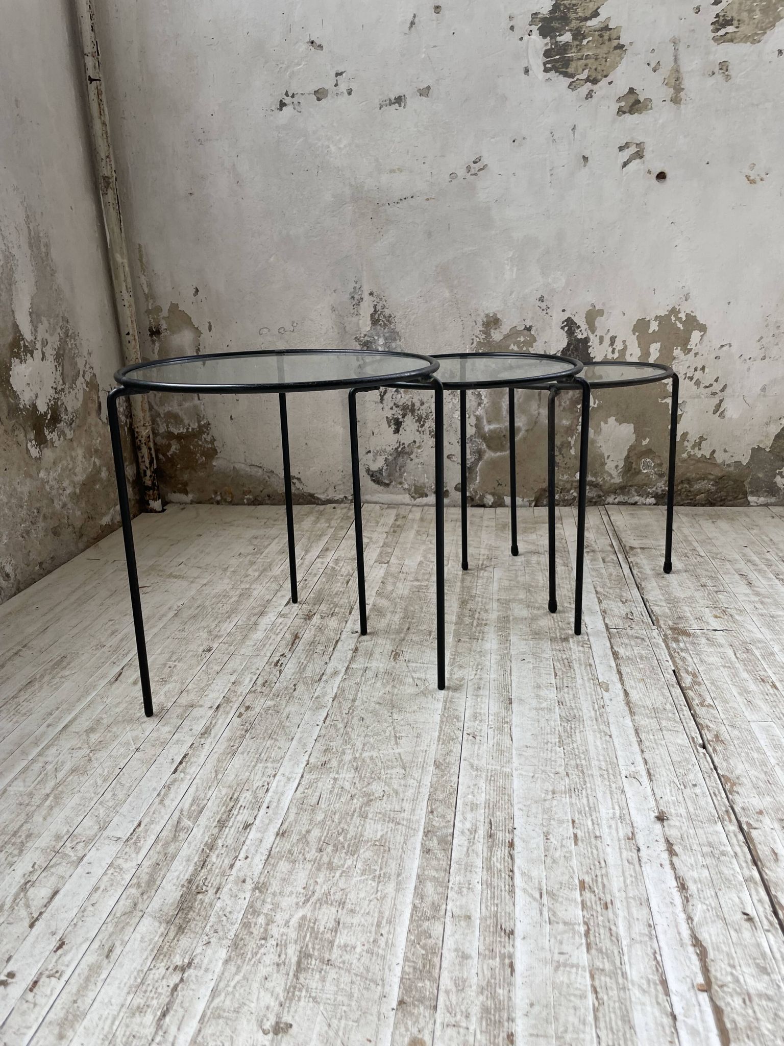 Tables basses gigogne métal et verre années 50