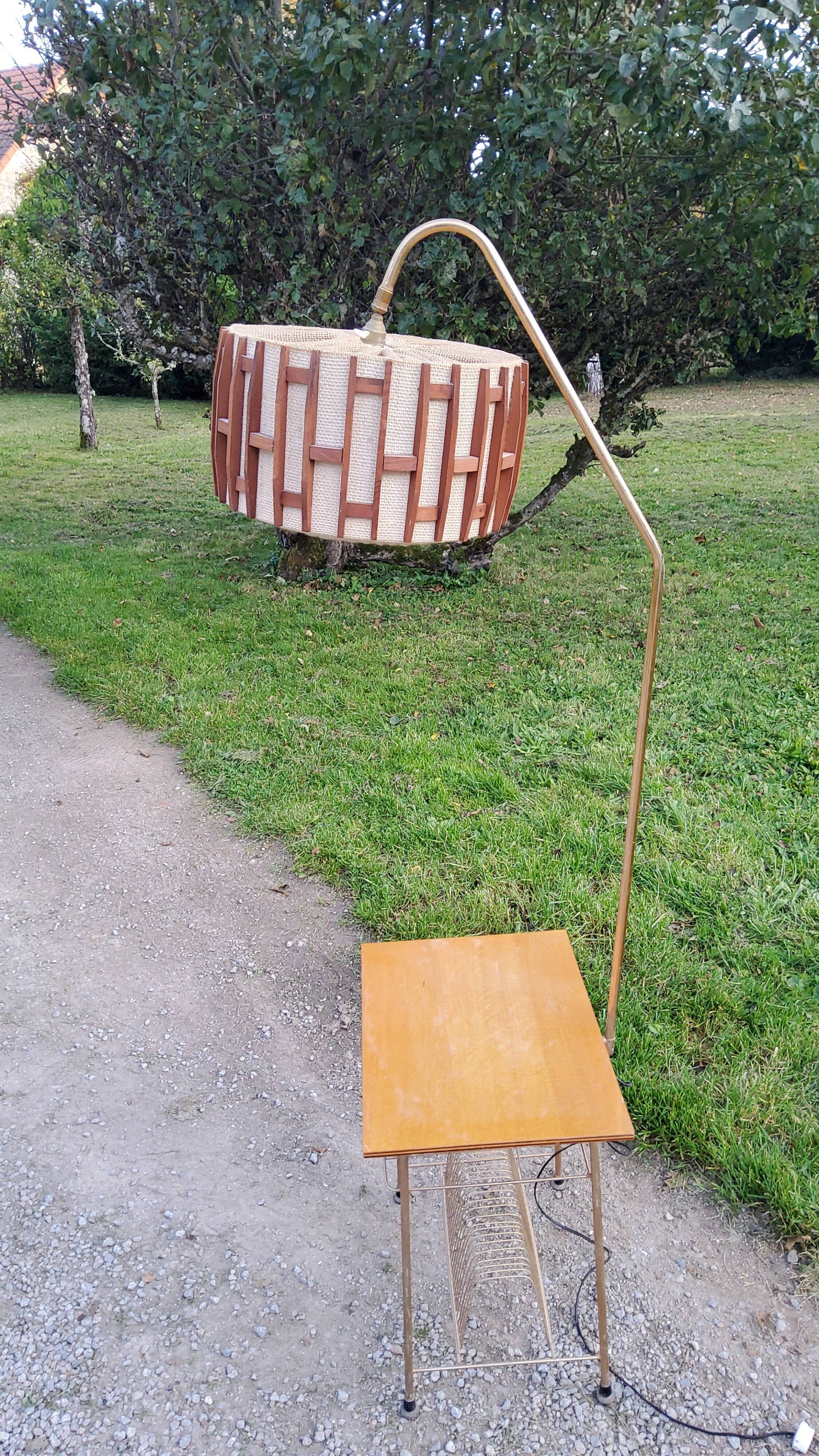 Floor lamp of the 50s in gold metal and tablet