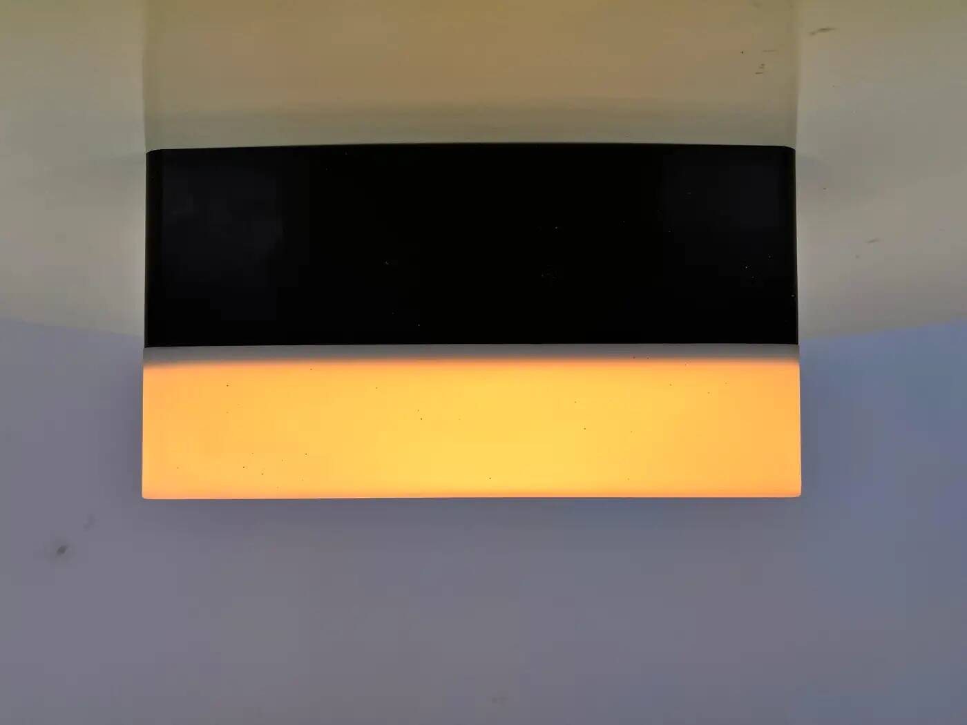 Paire de lampes murales ou plafonniers/flushmounts de design midcentury par Erco, années 1970.