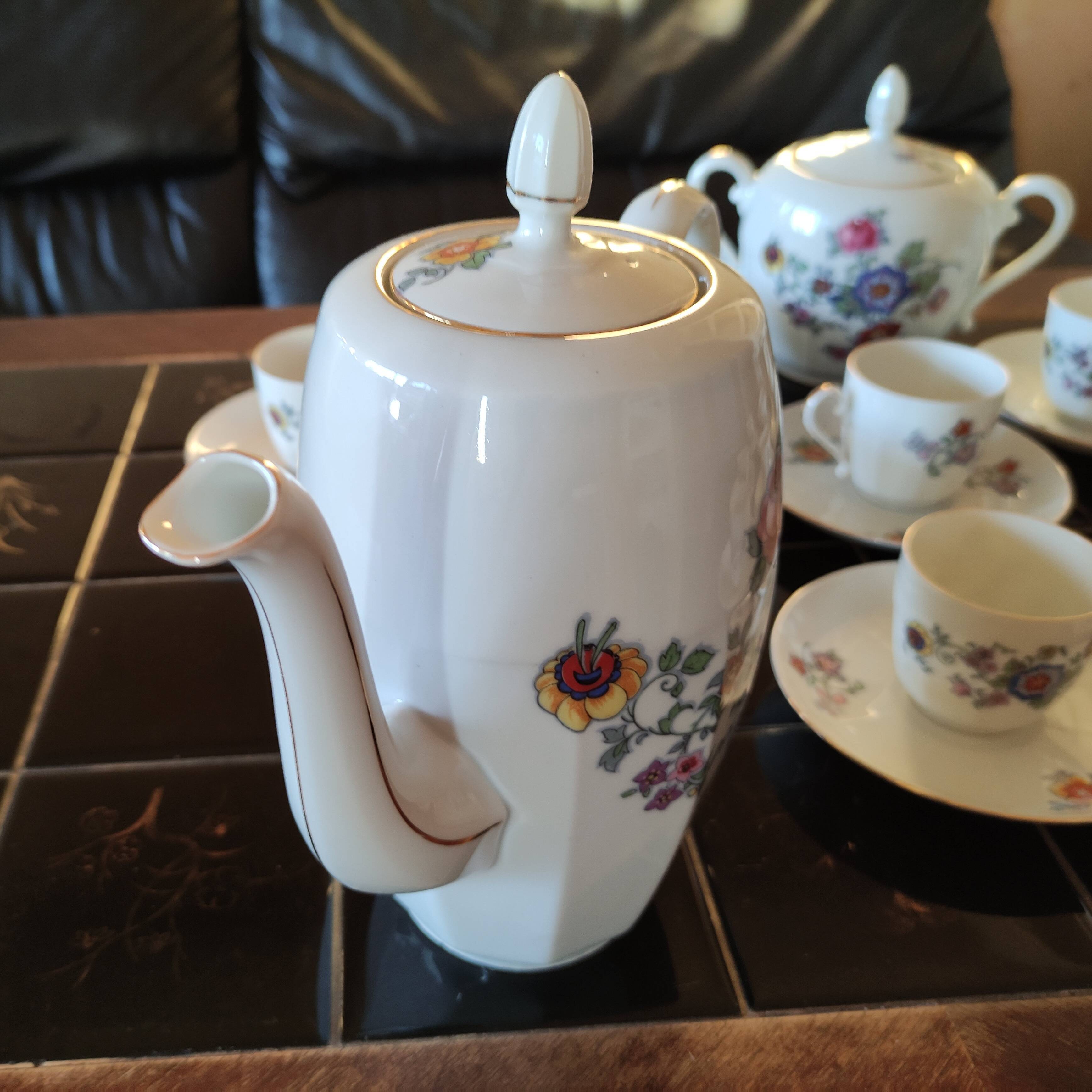 Coffee service for 12 pers. Victoria of the 20s