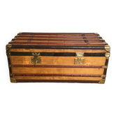 Old trunk Courrier le Louvre Rivoli Paris 1900
