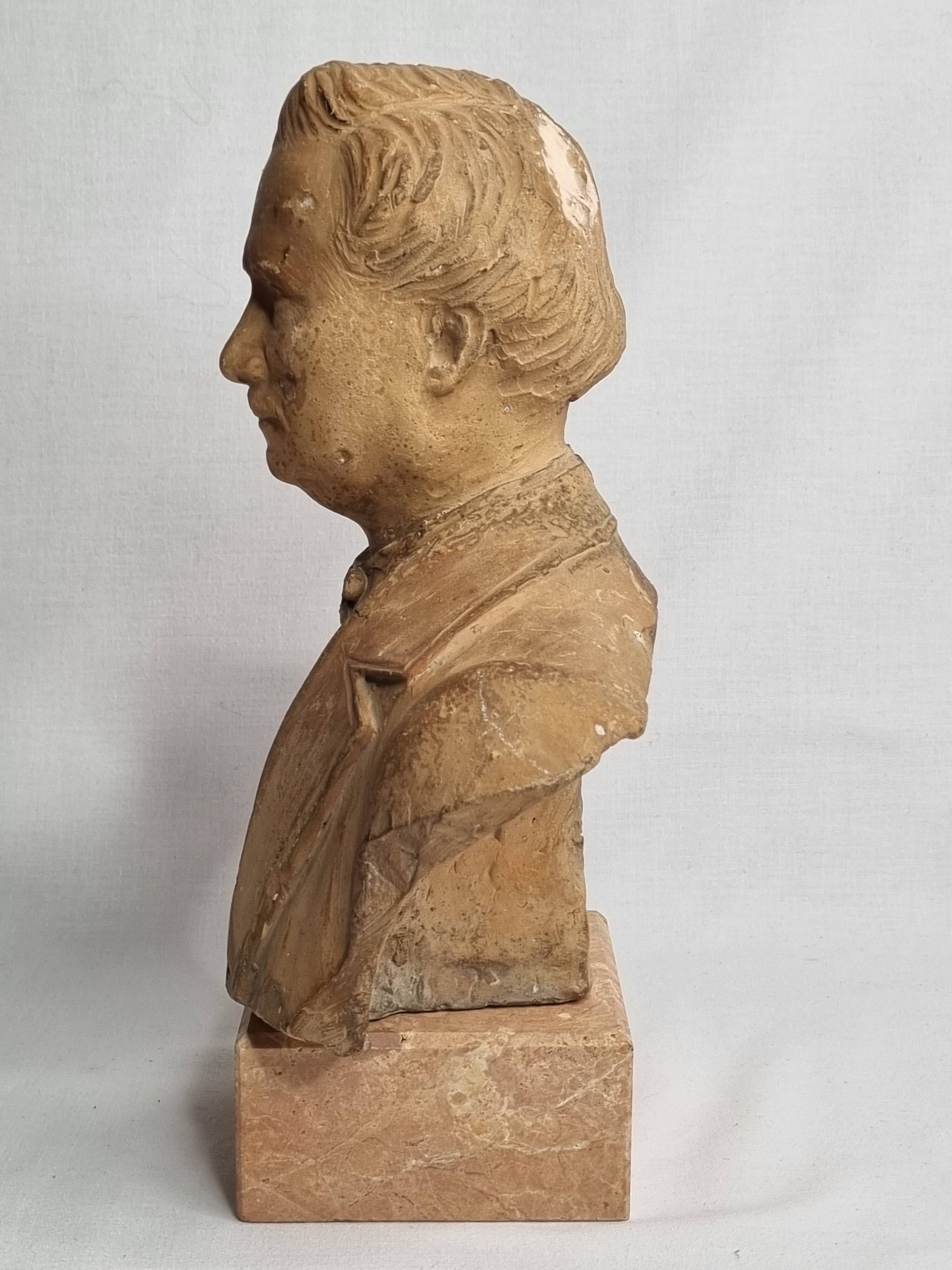 Bust of a notable in terracotta, 29 cm, signed Pasquet, 1870, on a base.