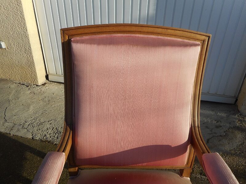 Blond walnut armchair of the nineteenth century
