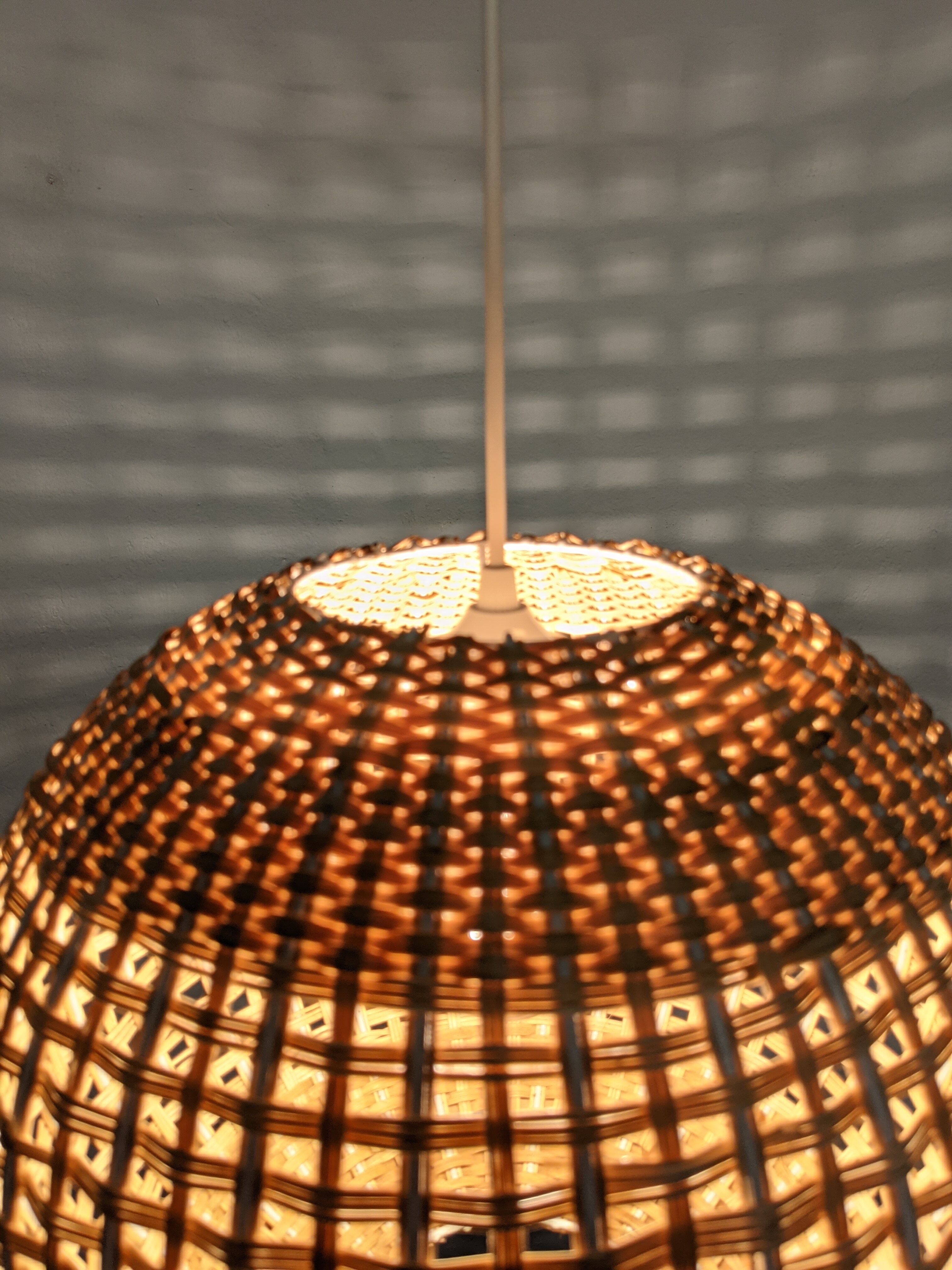 Vintage rattan ball suspension