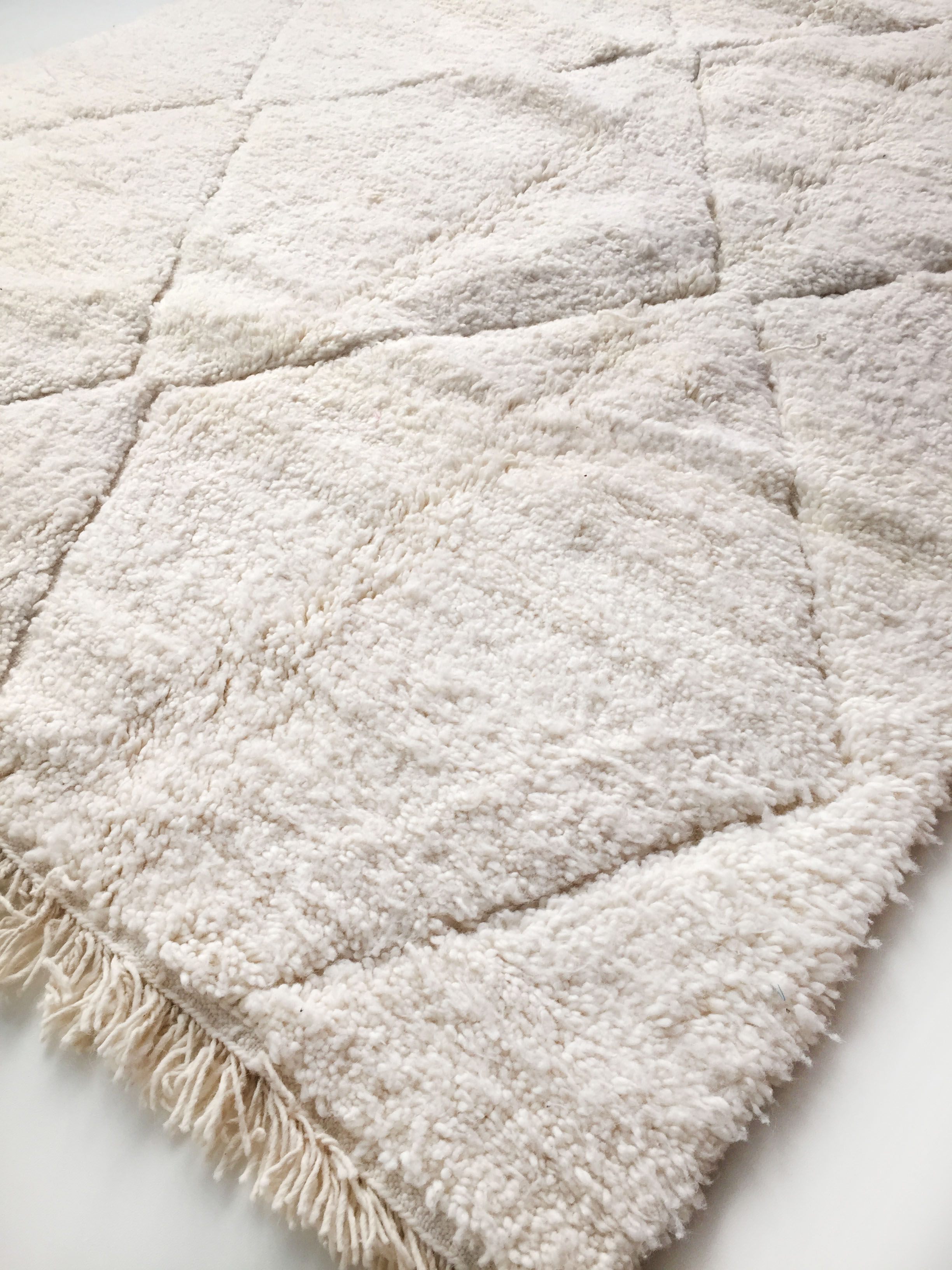 Moroccan Berber carpet Beni Ouarain with engraved diamonds 242x154cm